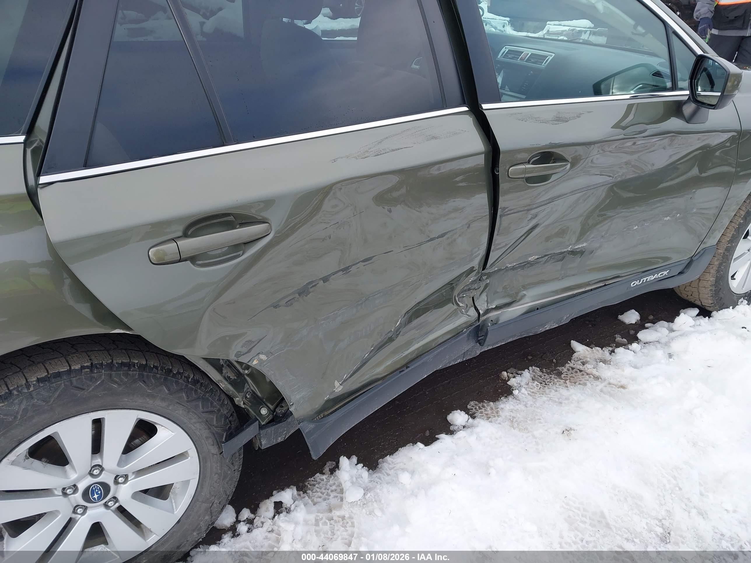 SUBARU OUTBACK image 6