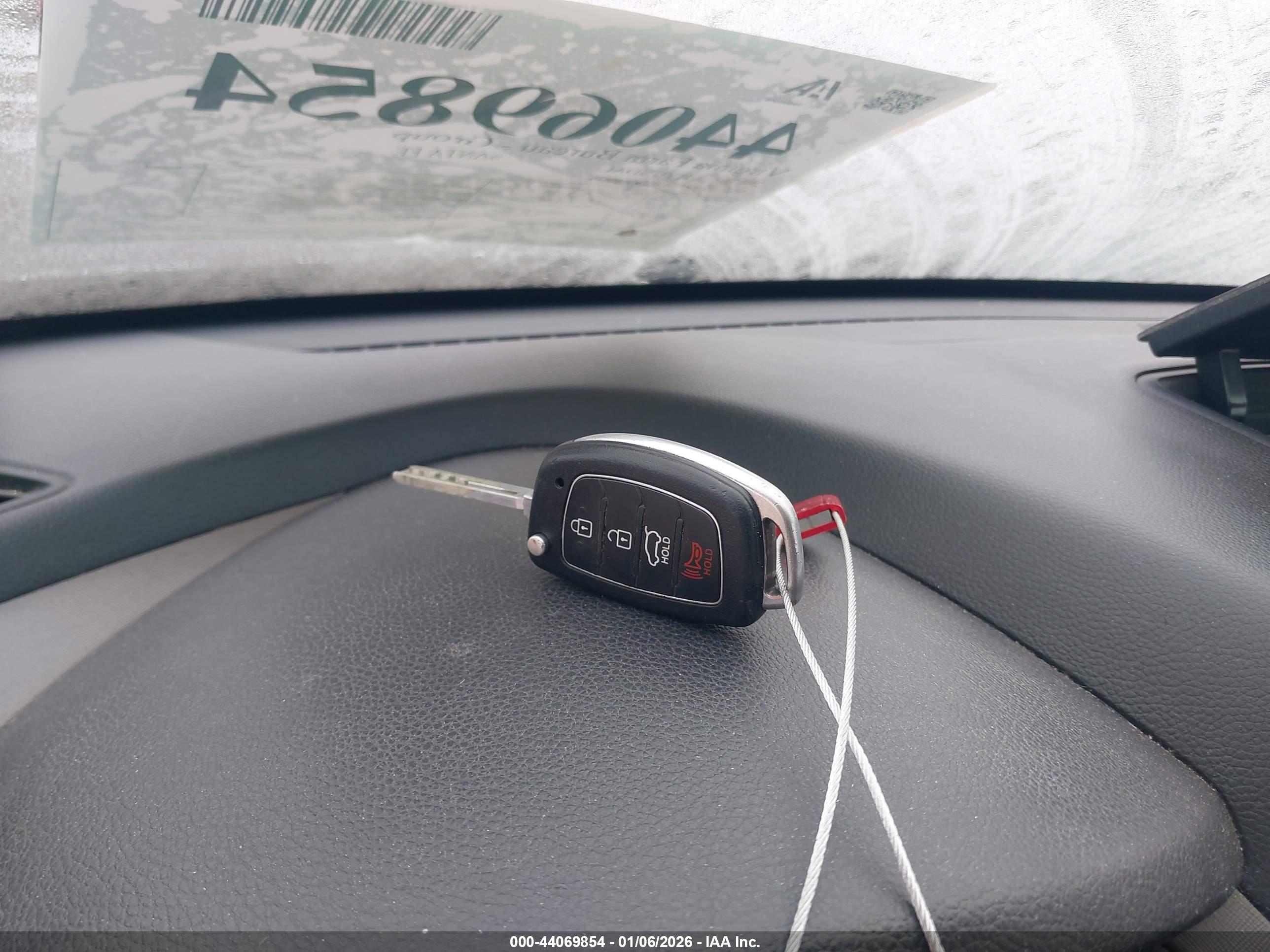 HYUNDAI SANTA image 11