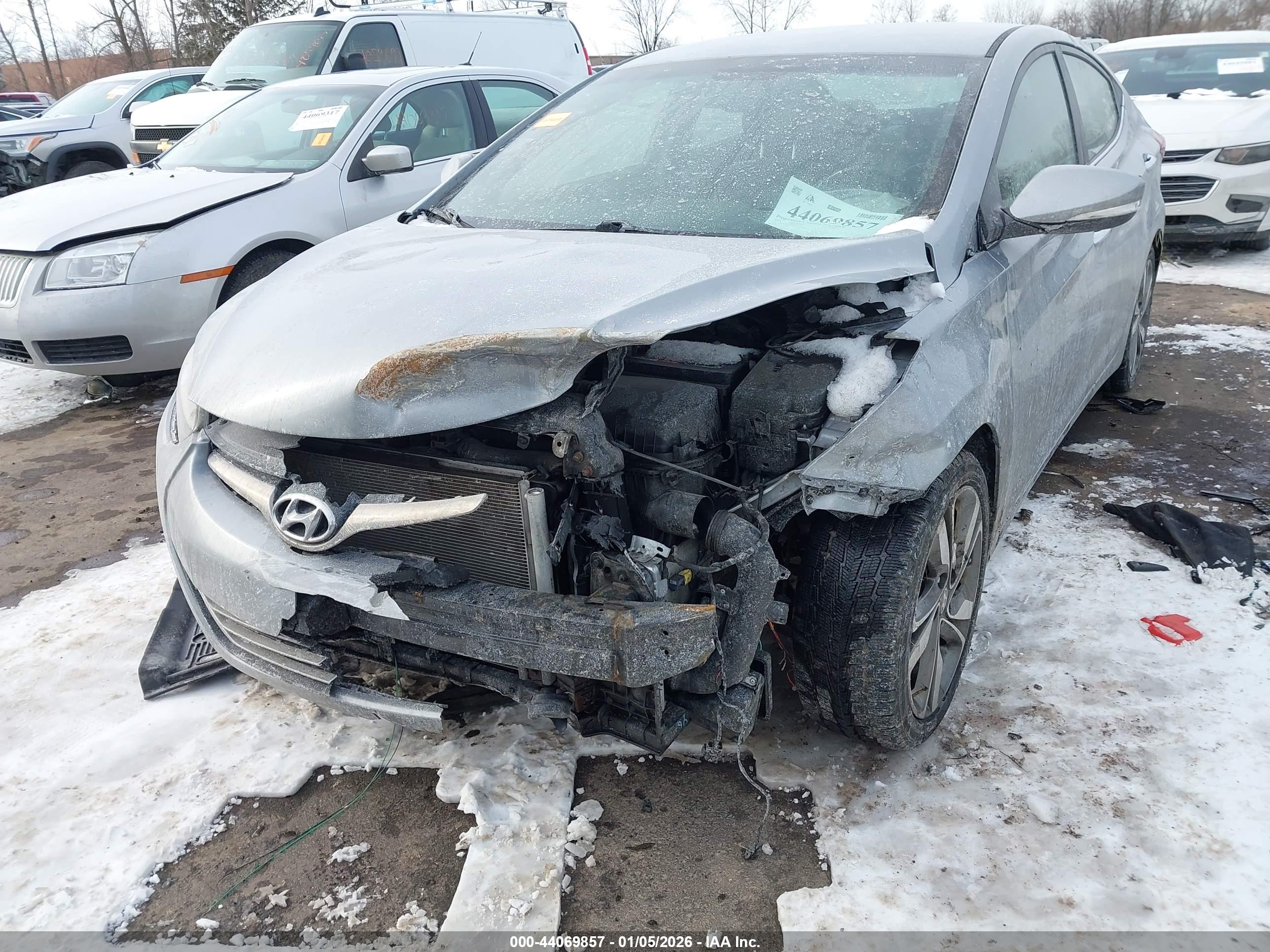 HYUNDAI ELANTRA image 6