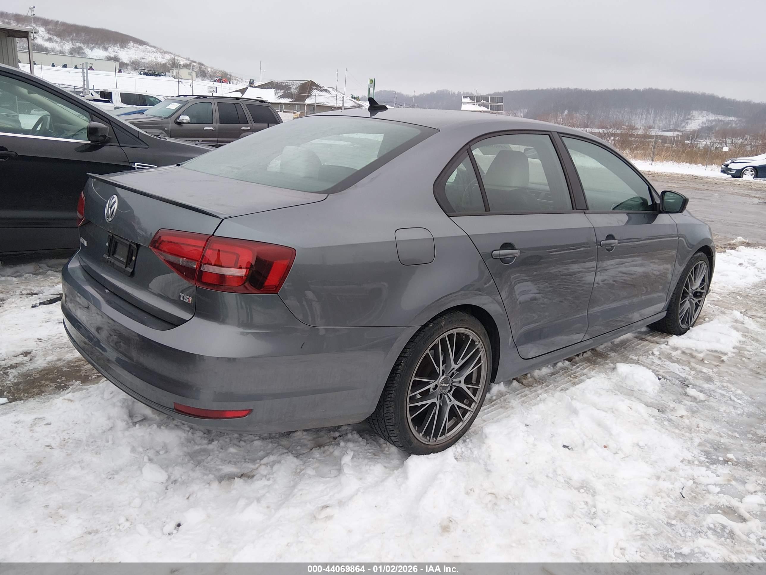 VOLKSWAGEN JETTA image 4
