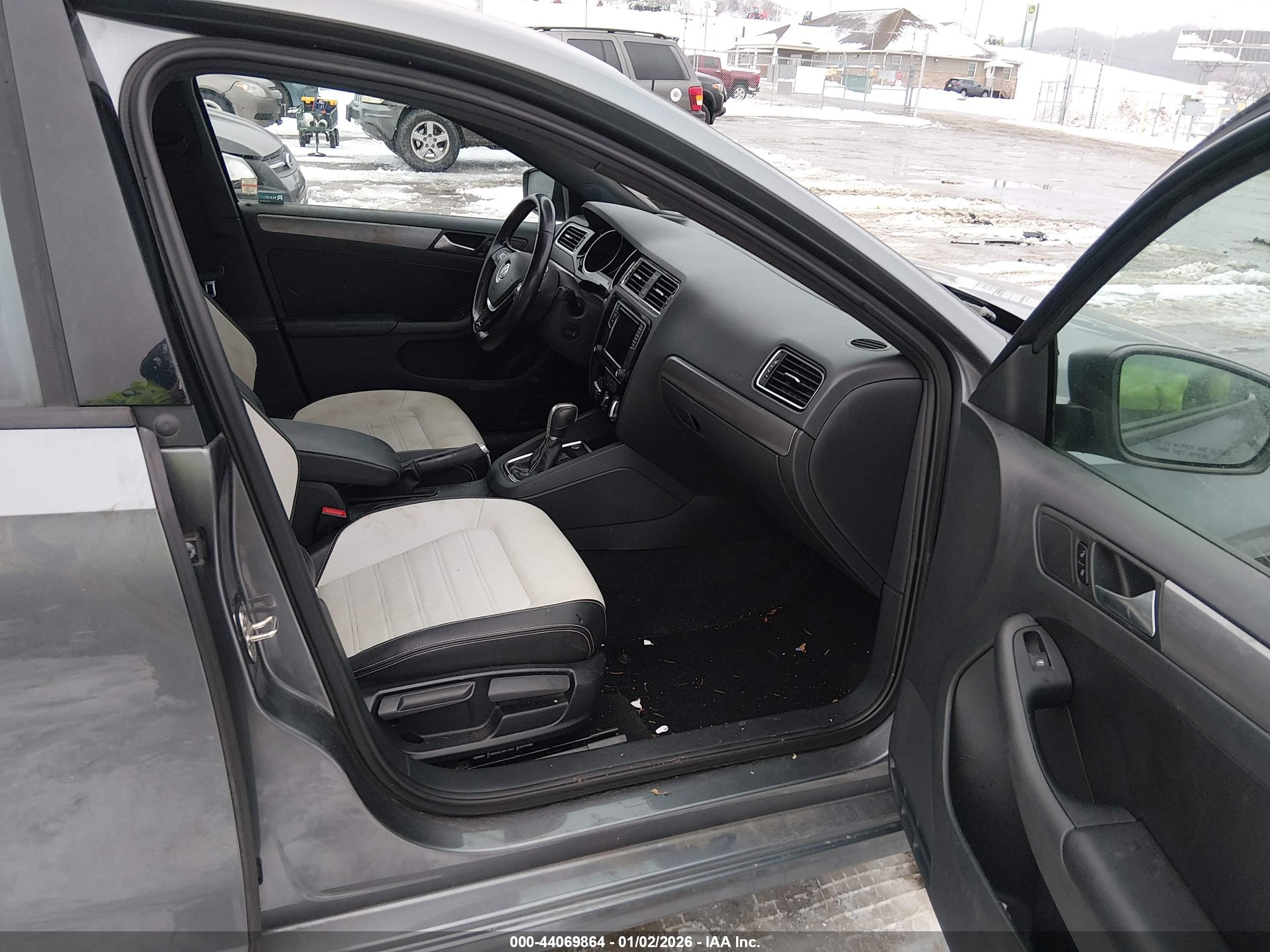 VOLKSWAGEN JETTA image 5