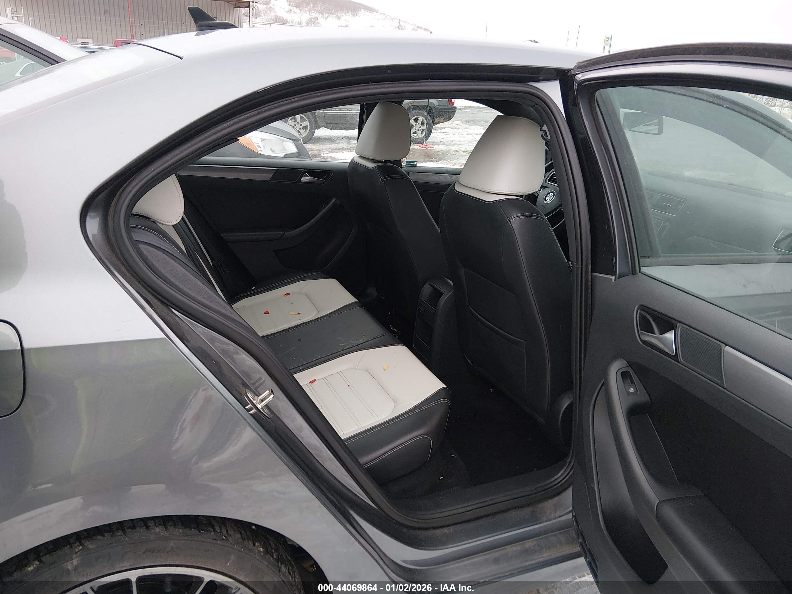 VOLKSWAGEN JETTA image 8