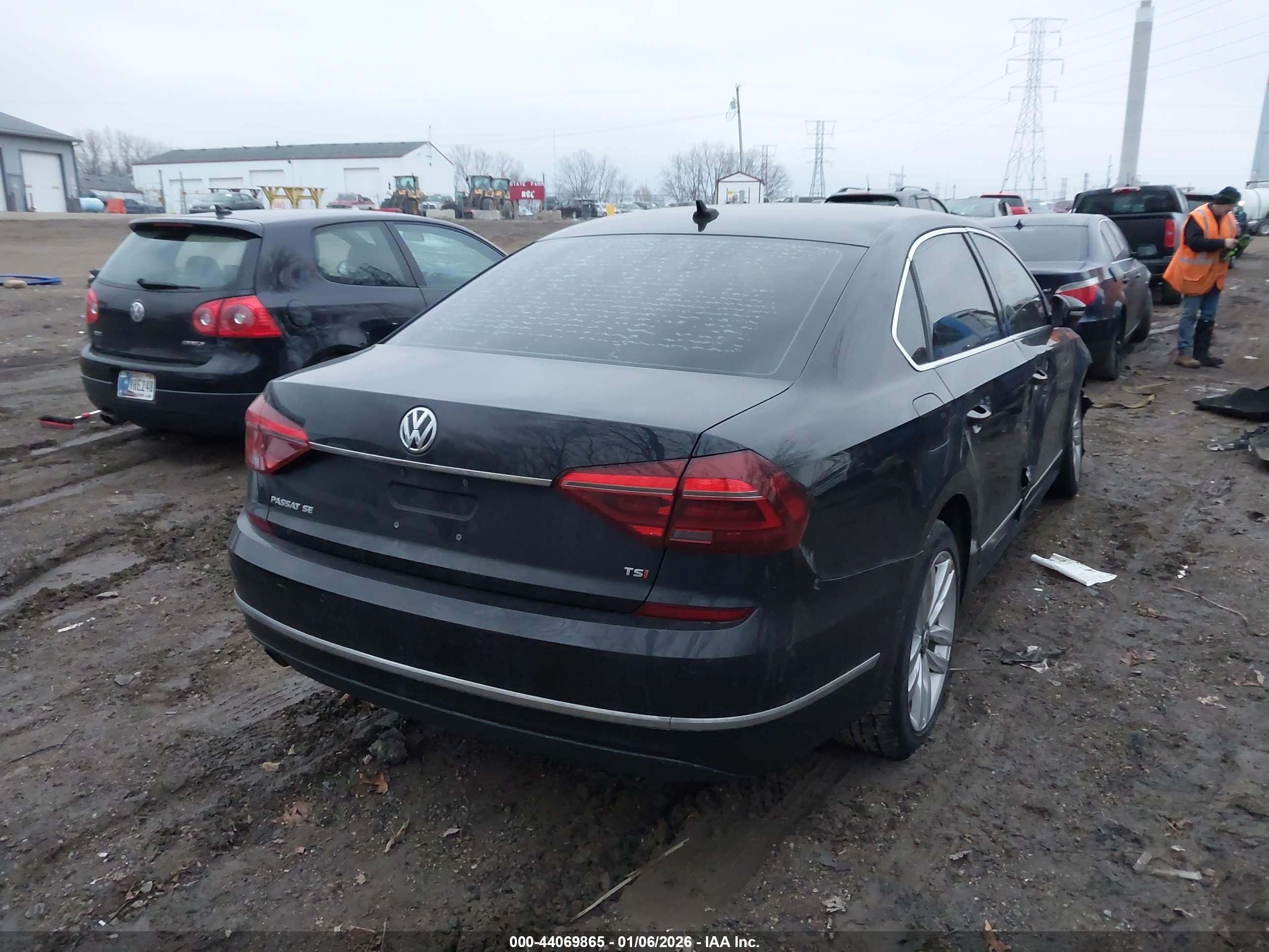 VOLKSWAGEN PASSAT image 4