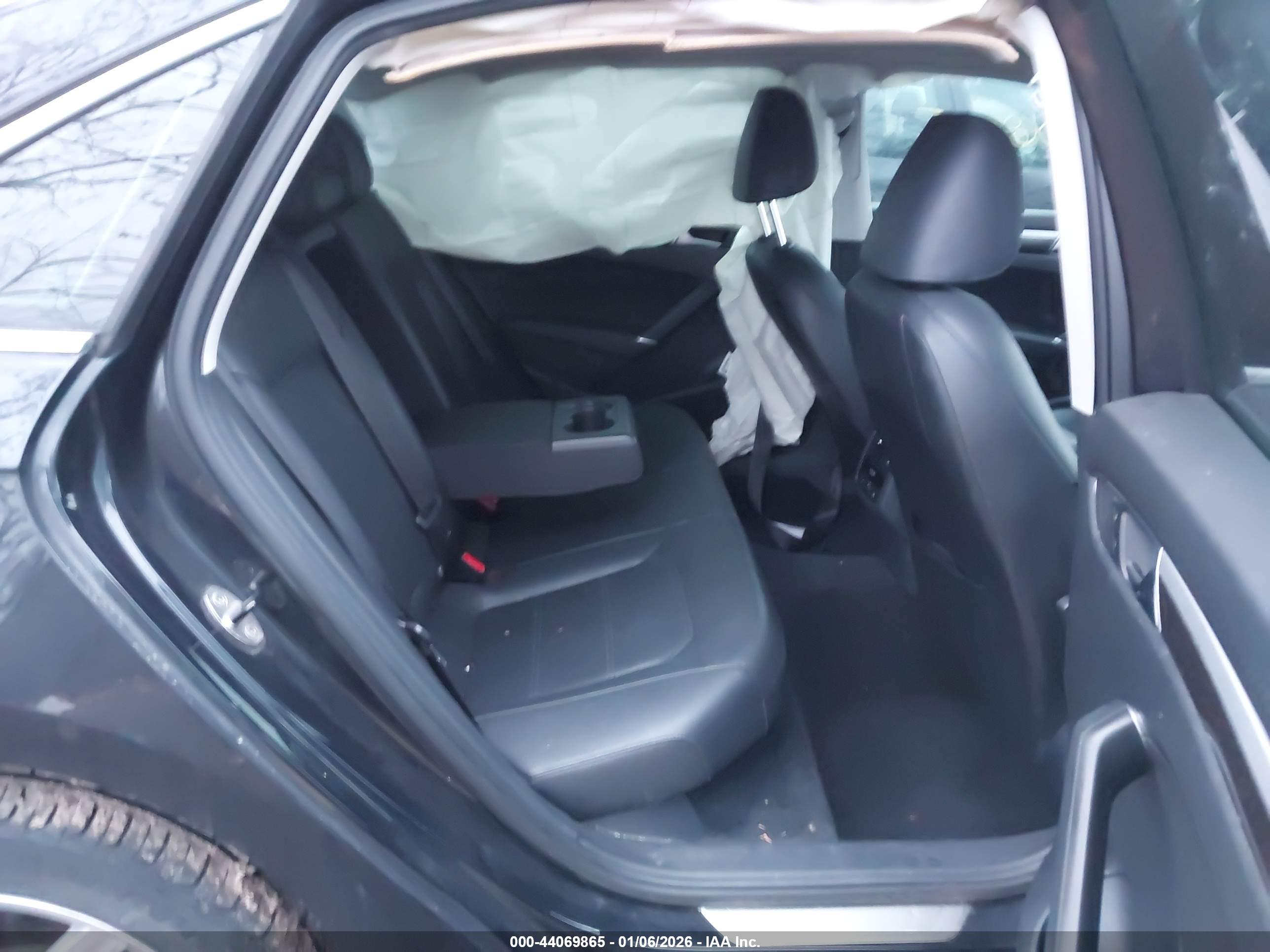 VOLKSWAGEN PASSAT image 8