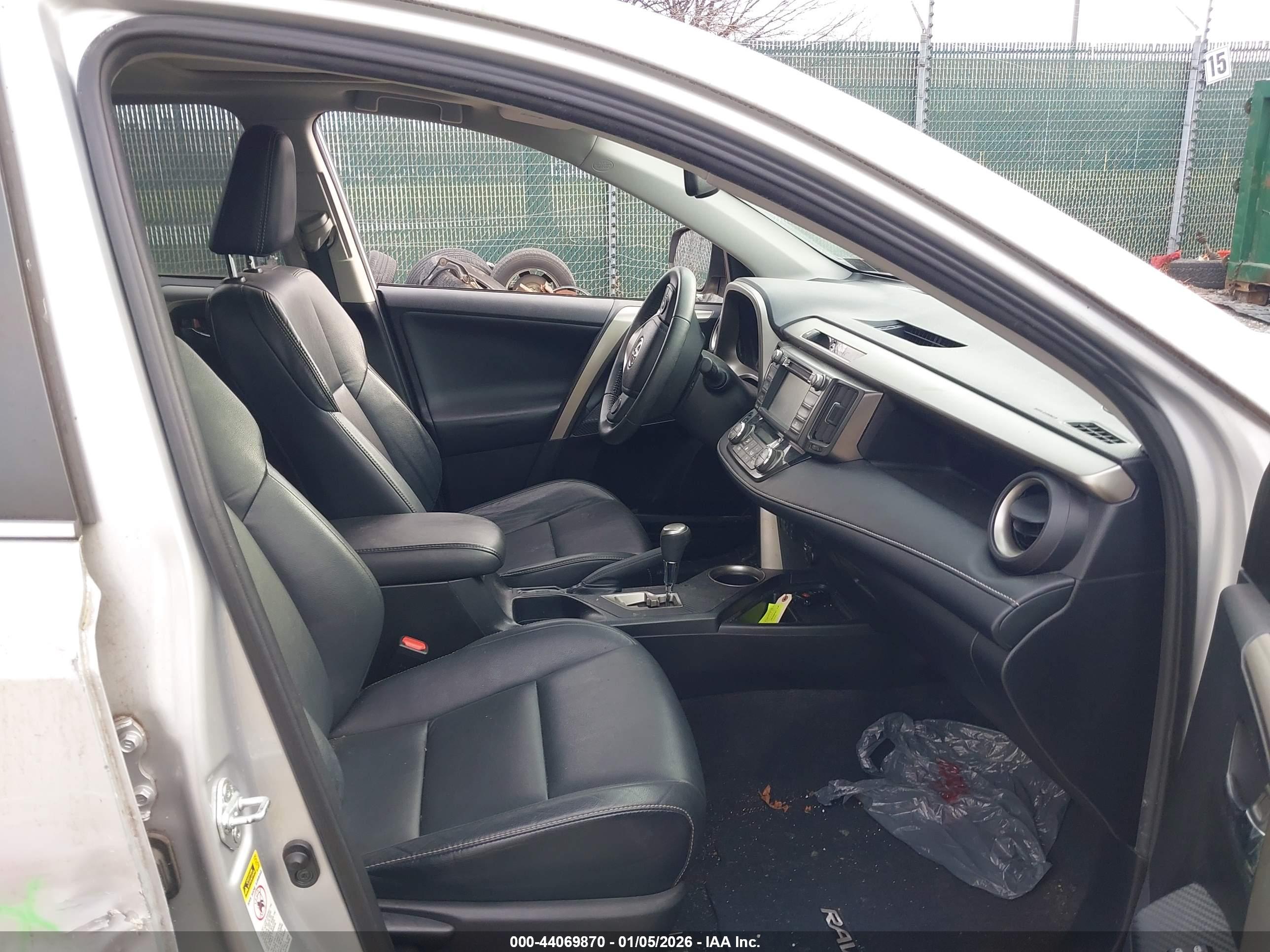 TOYOTA RAV4 image 5