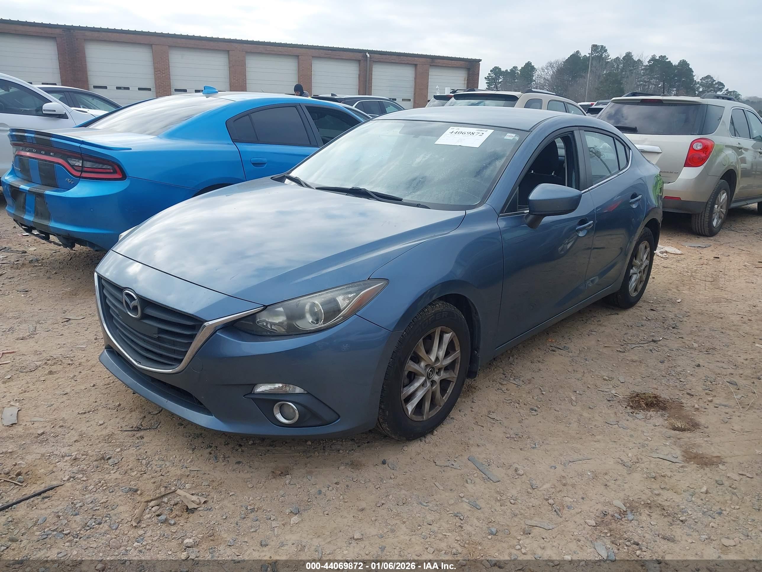MAZDA MAZDA3 image 2