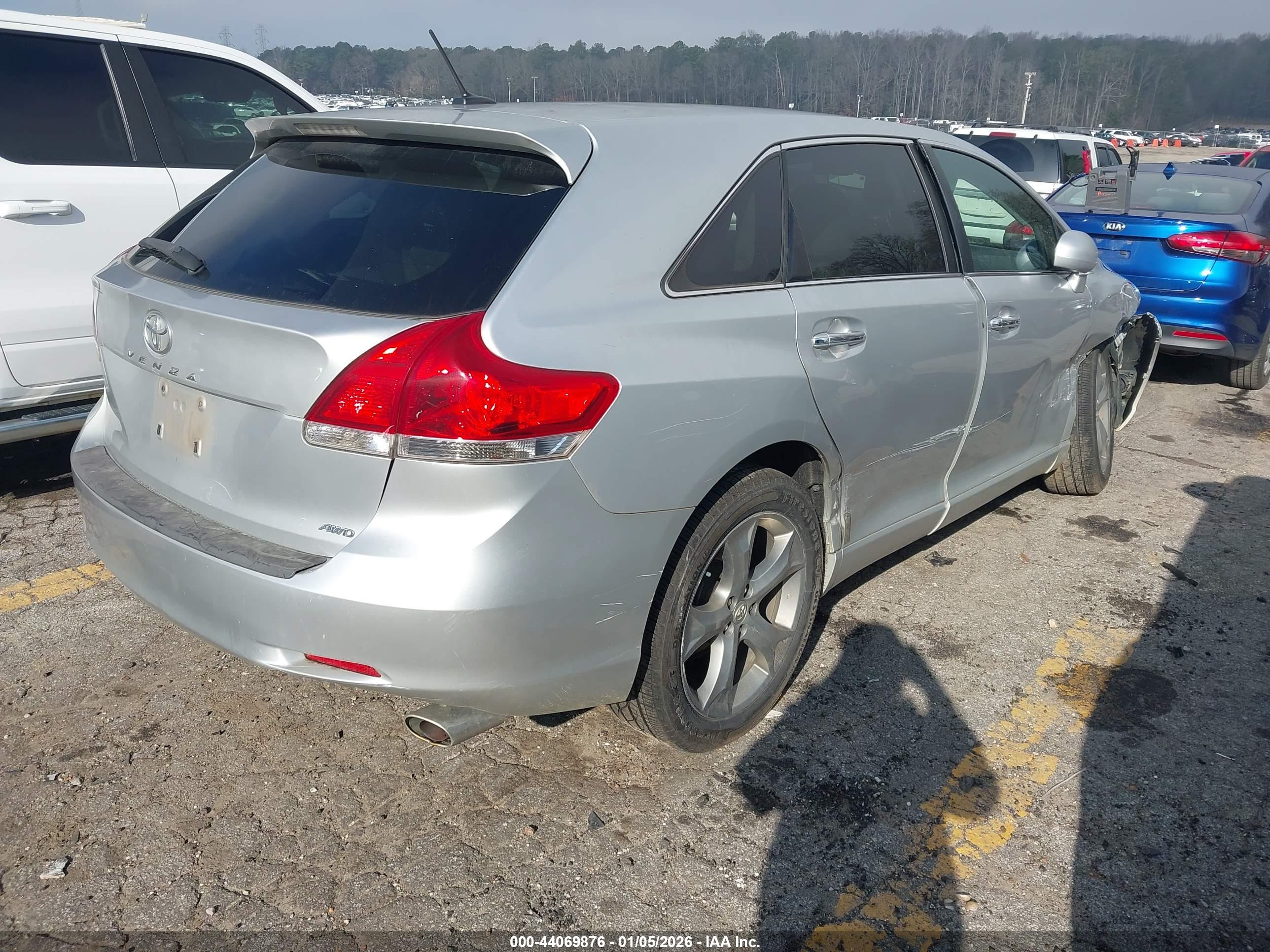 TOYOTA VENZA image 4
