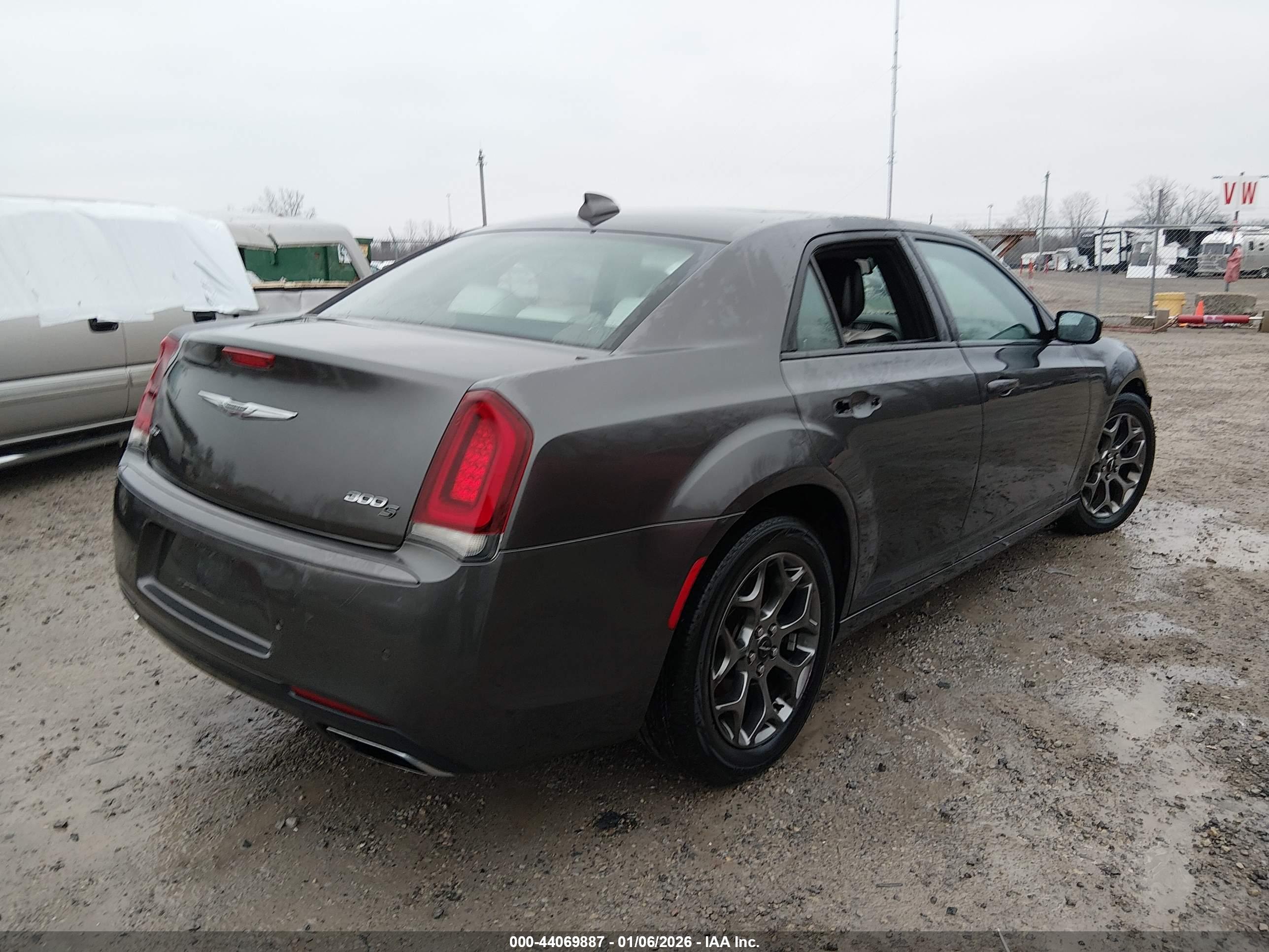CHRYSLER 300 image 4