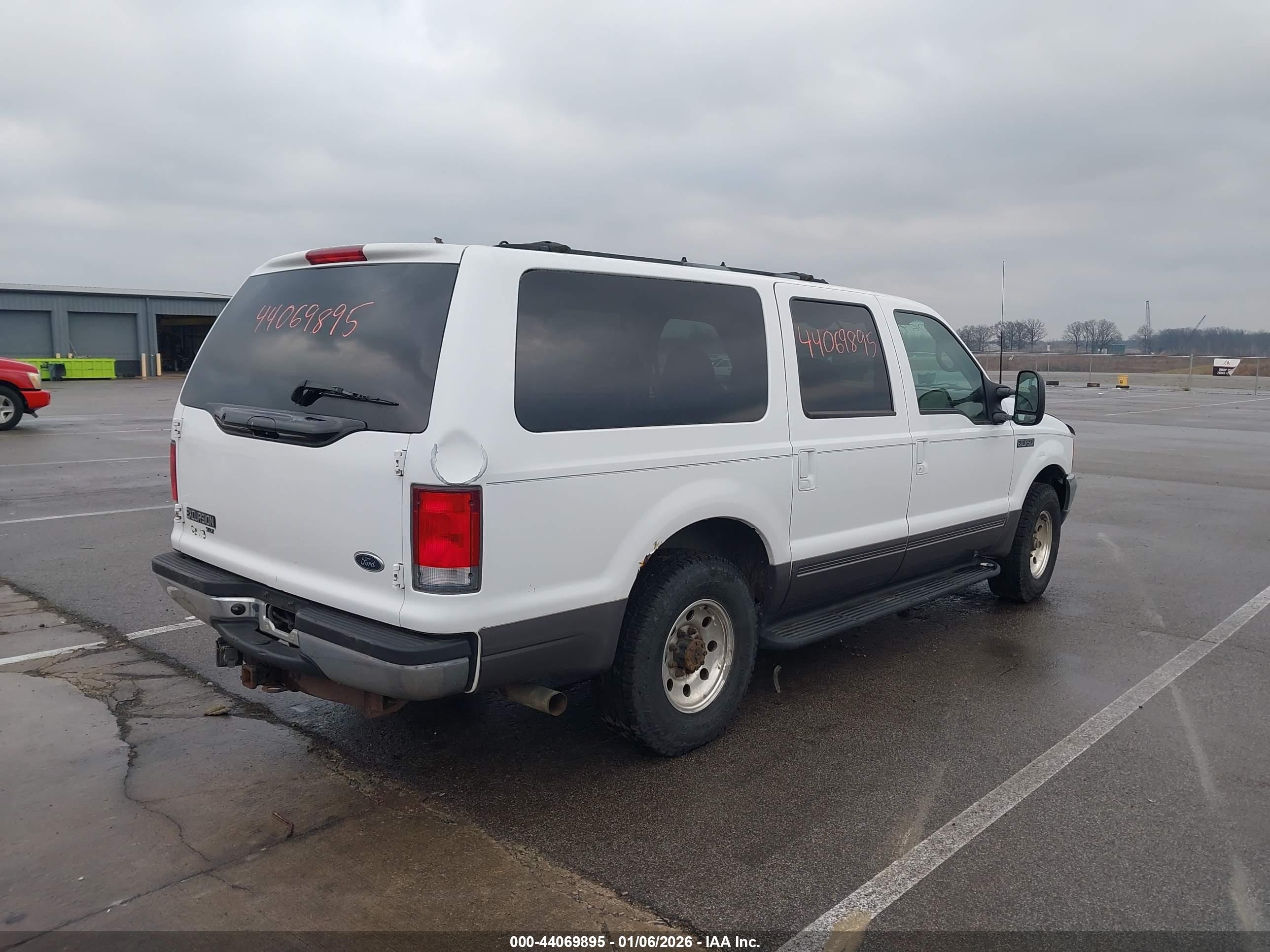 FORD EXCURSION image 6