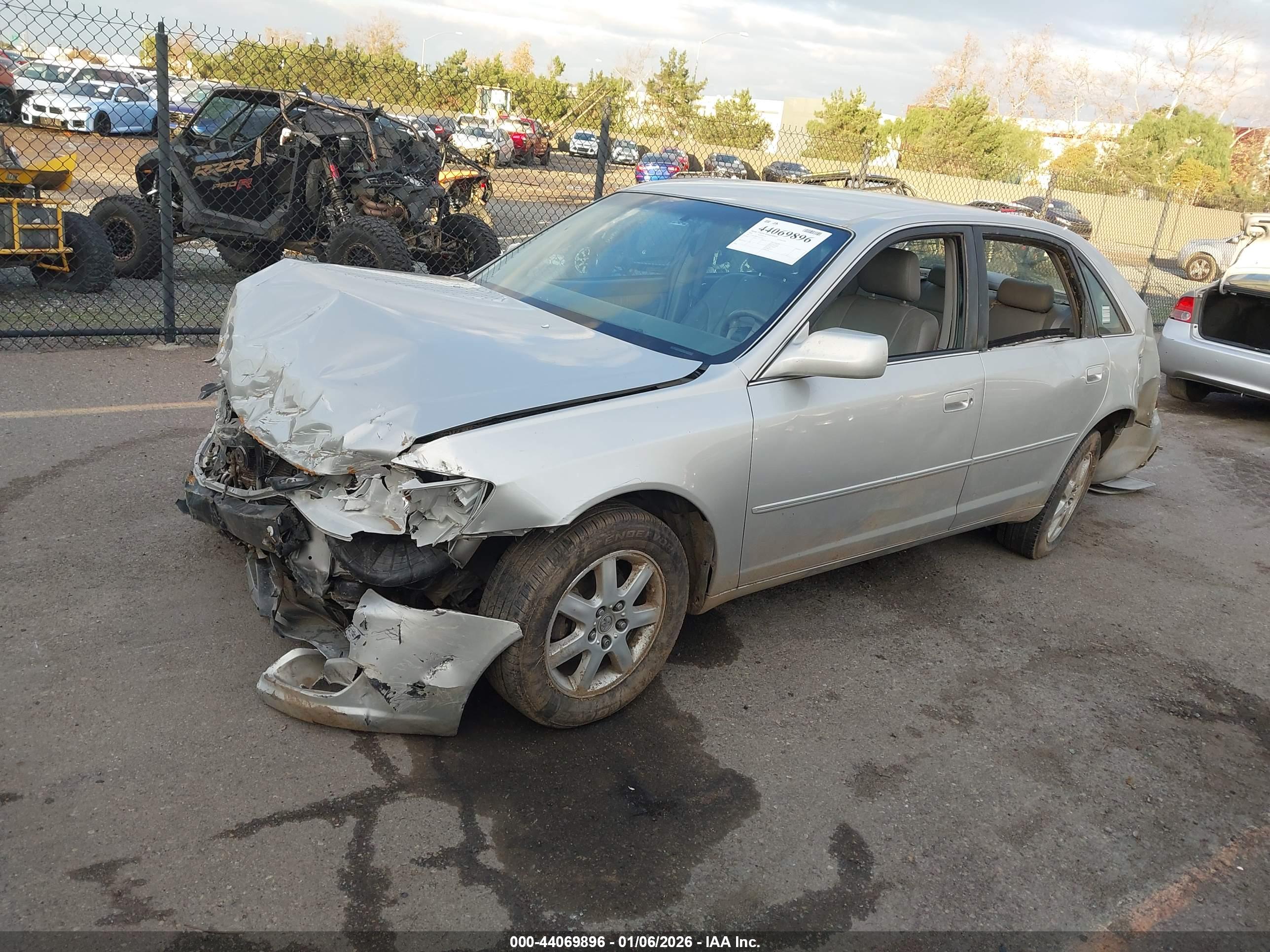 TOYOTA AVALON image 2