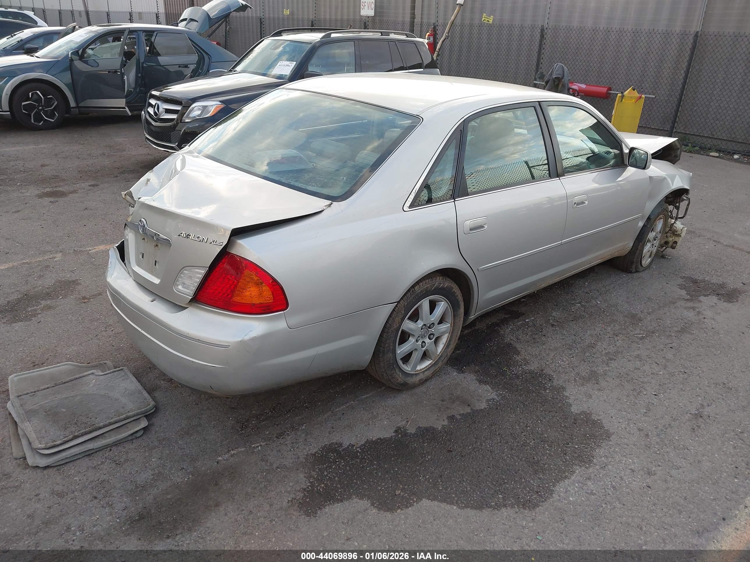 TOYOTA AVALON image 4