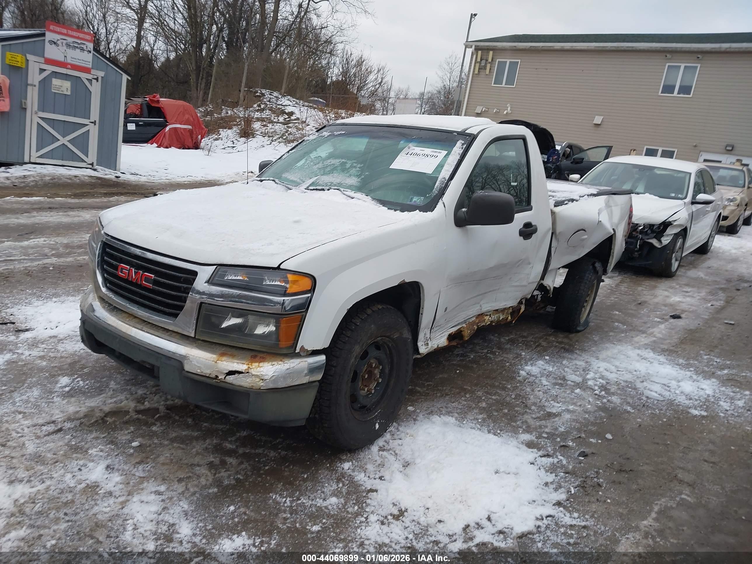 GMC CANYON image 2