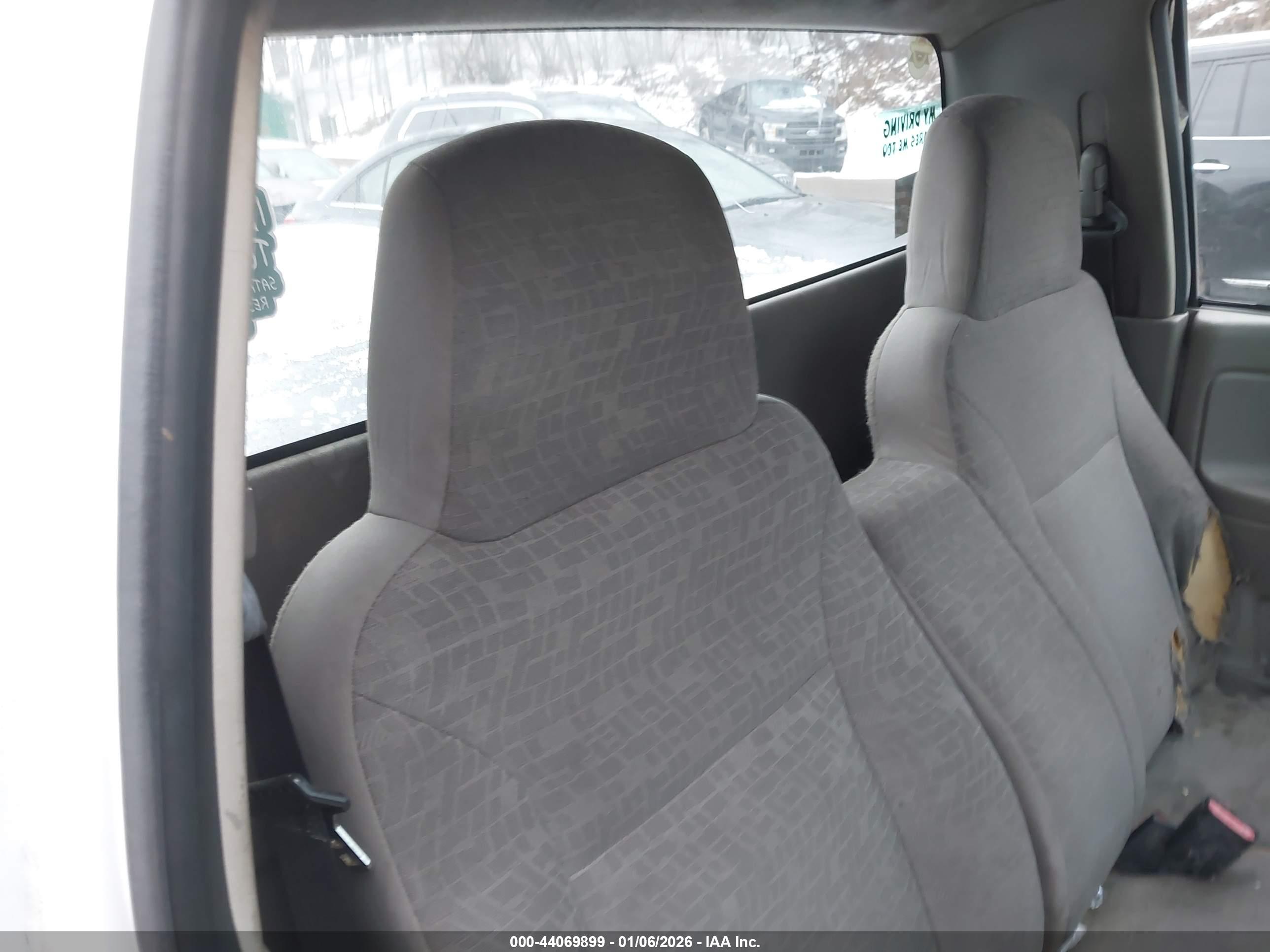 GMC CANYON image 8