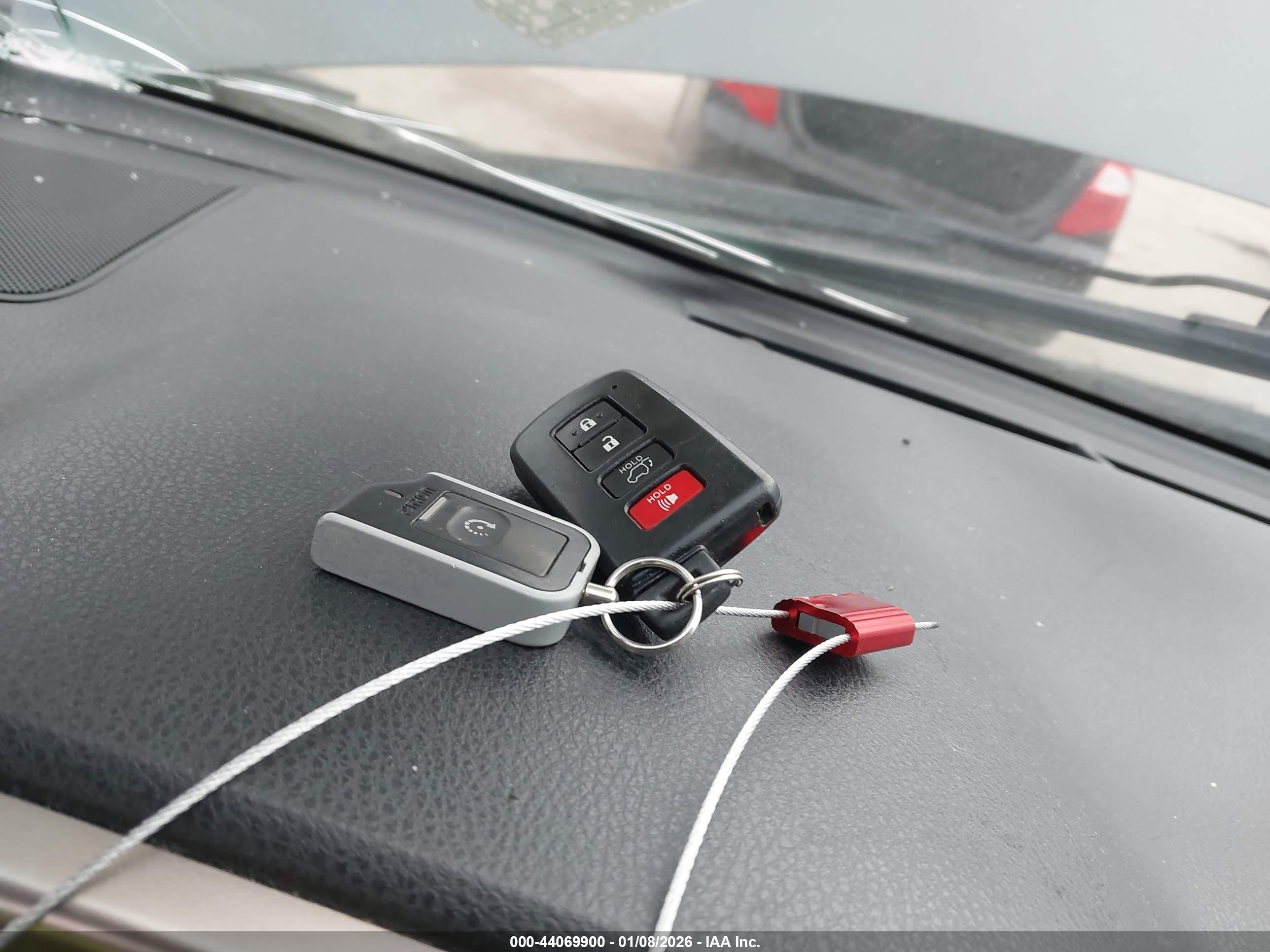 TOYOTA RAV4 image 11