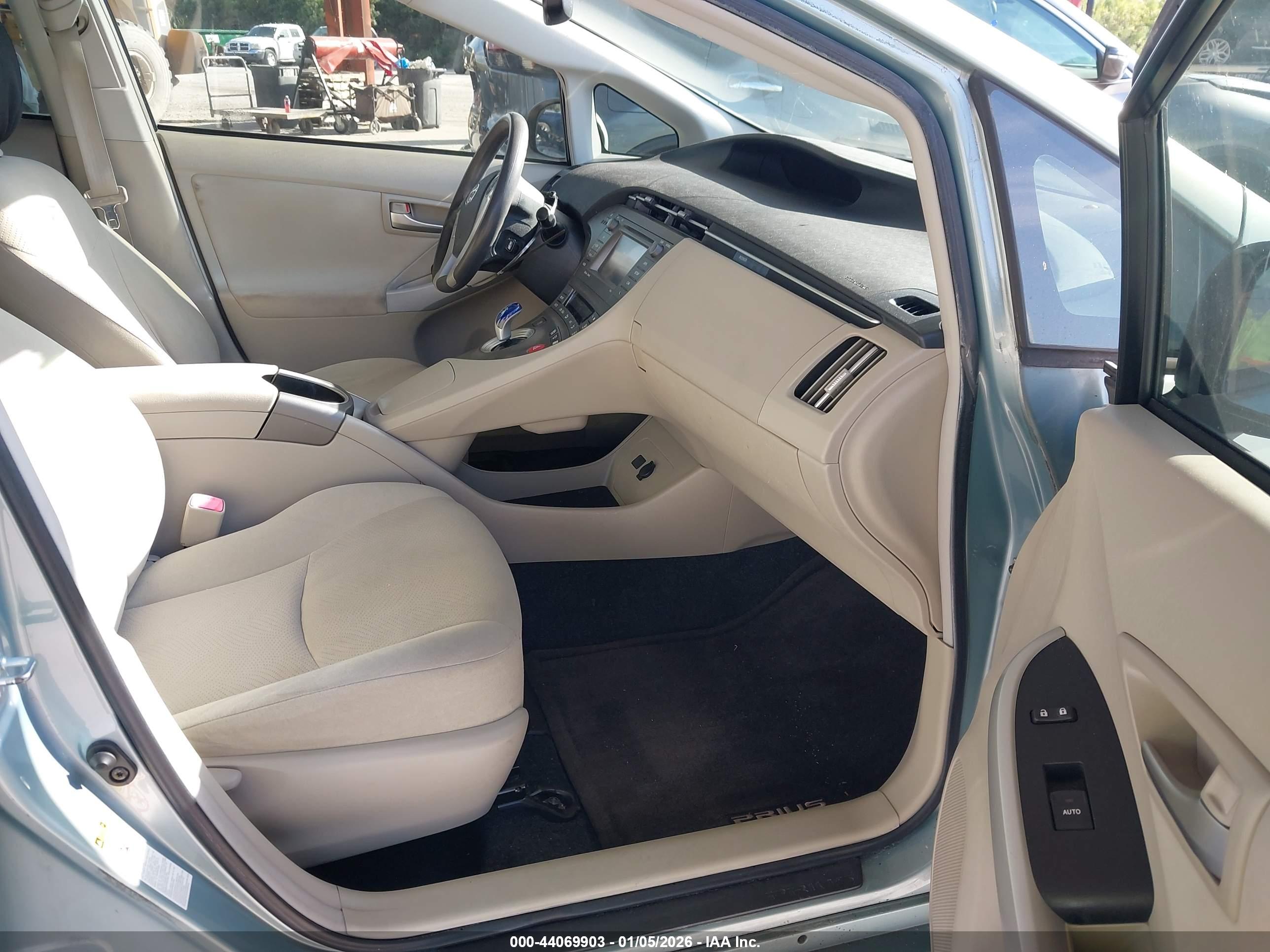 TOYOTA PRIUS image 5