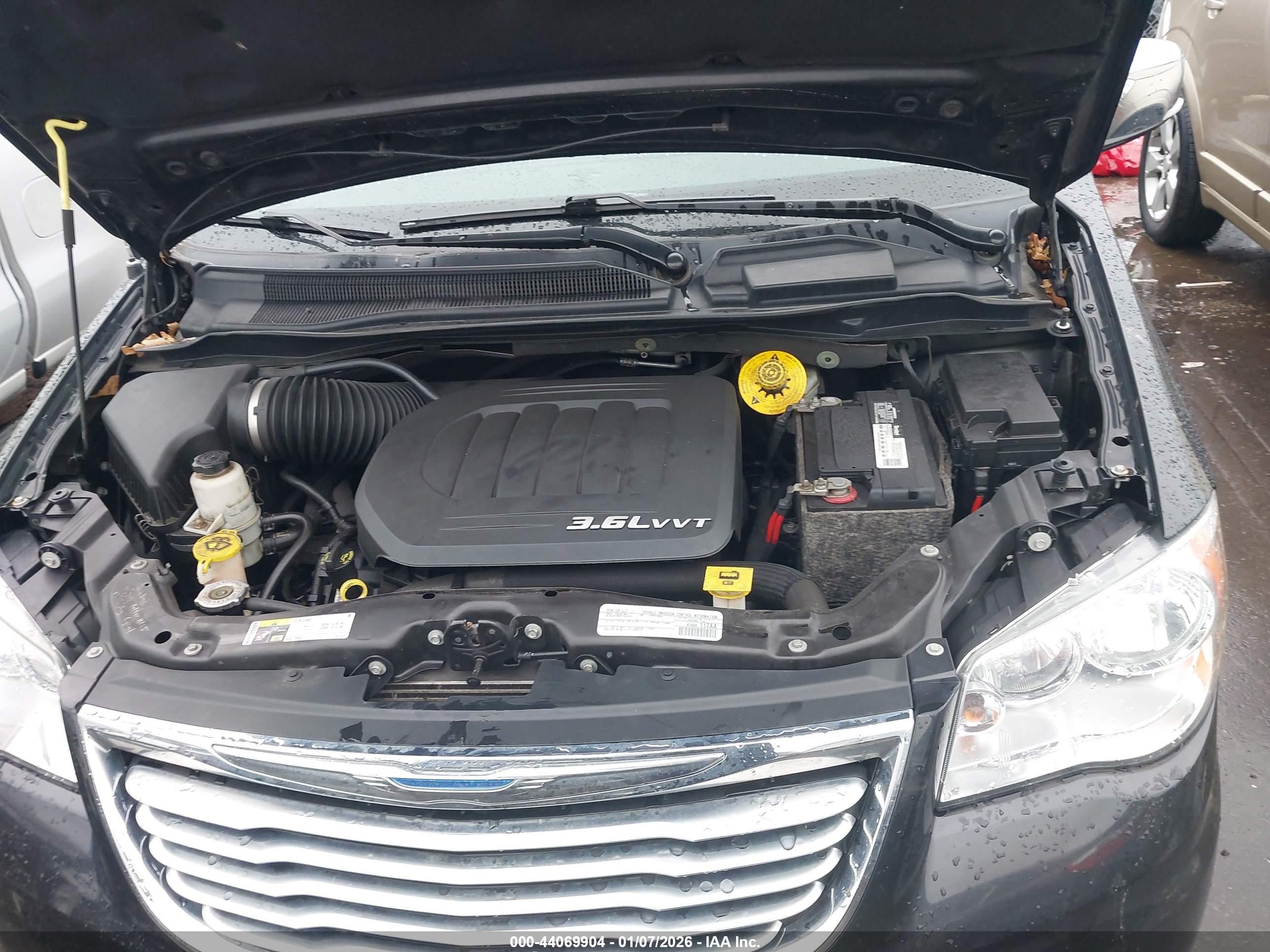 CHRYSLER TOWN image 10