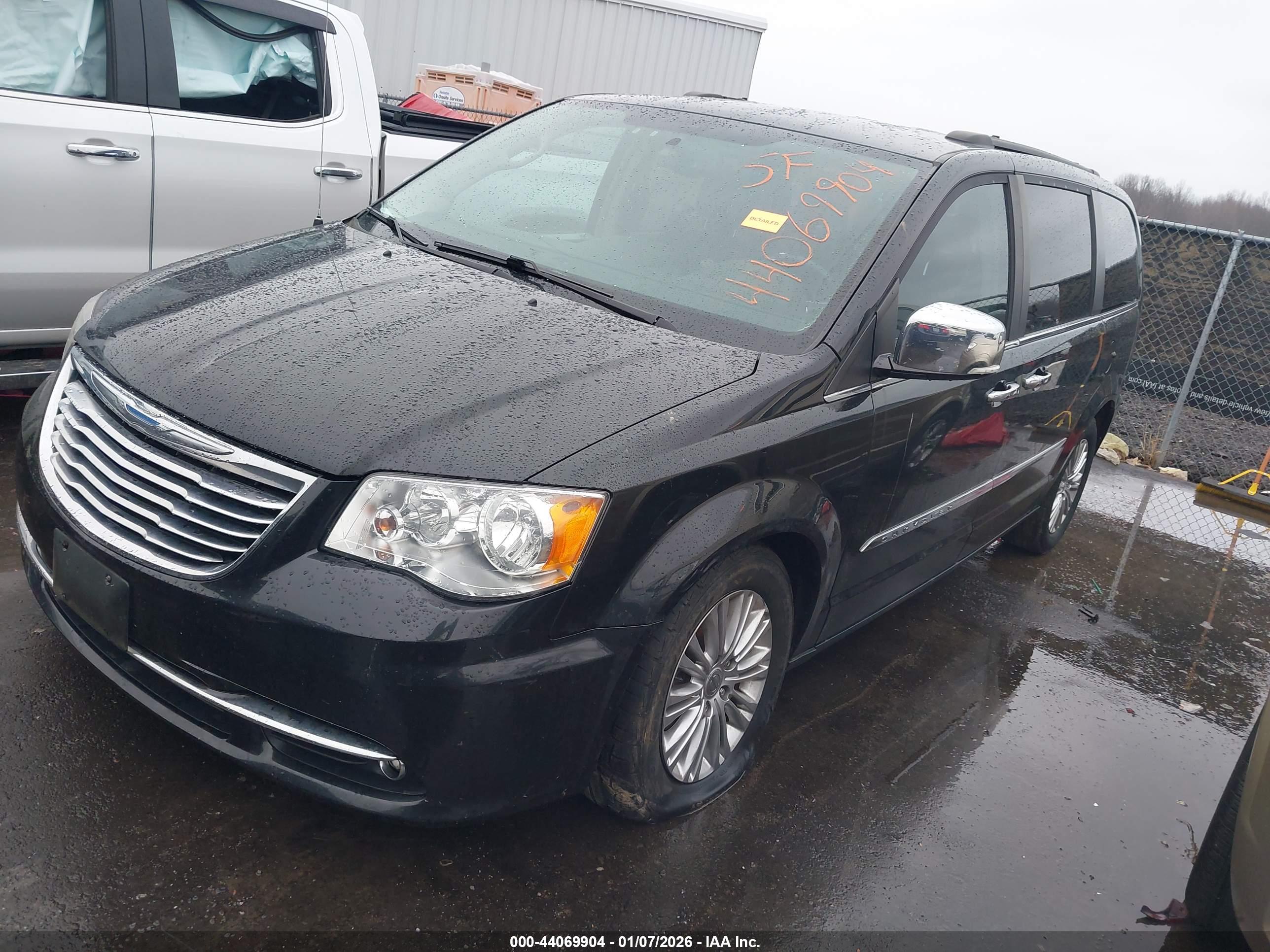 CHRYSLER TOWN image 2