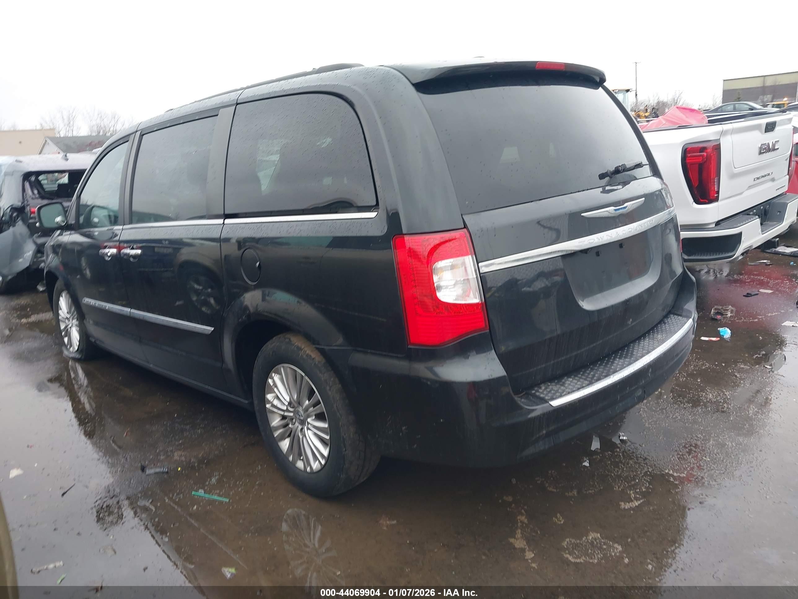 CHRYSLER TOWN image 3