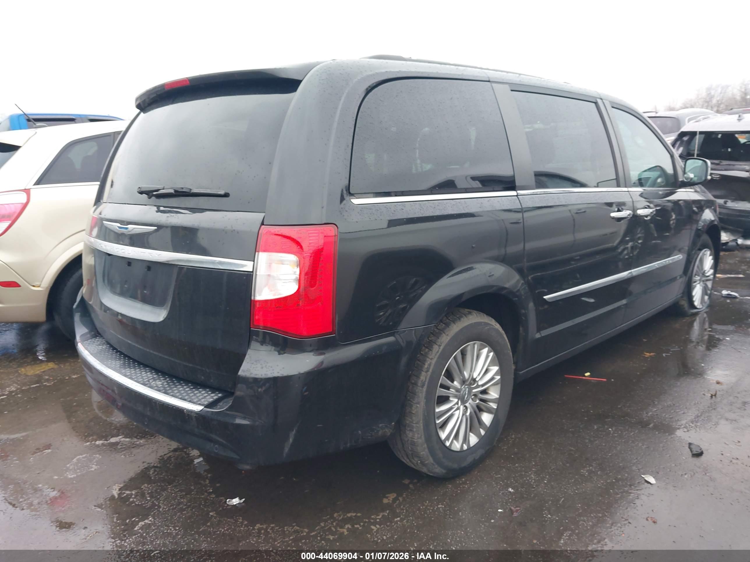 CHRYSLER TOWN image 4
