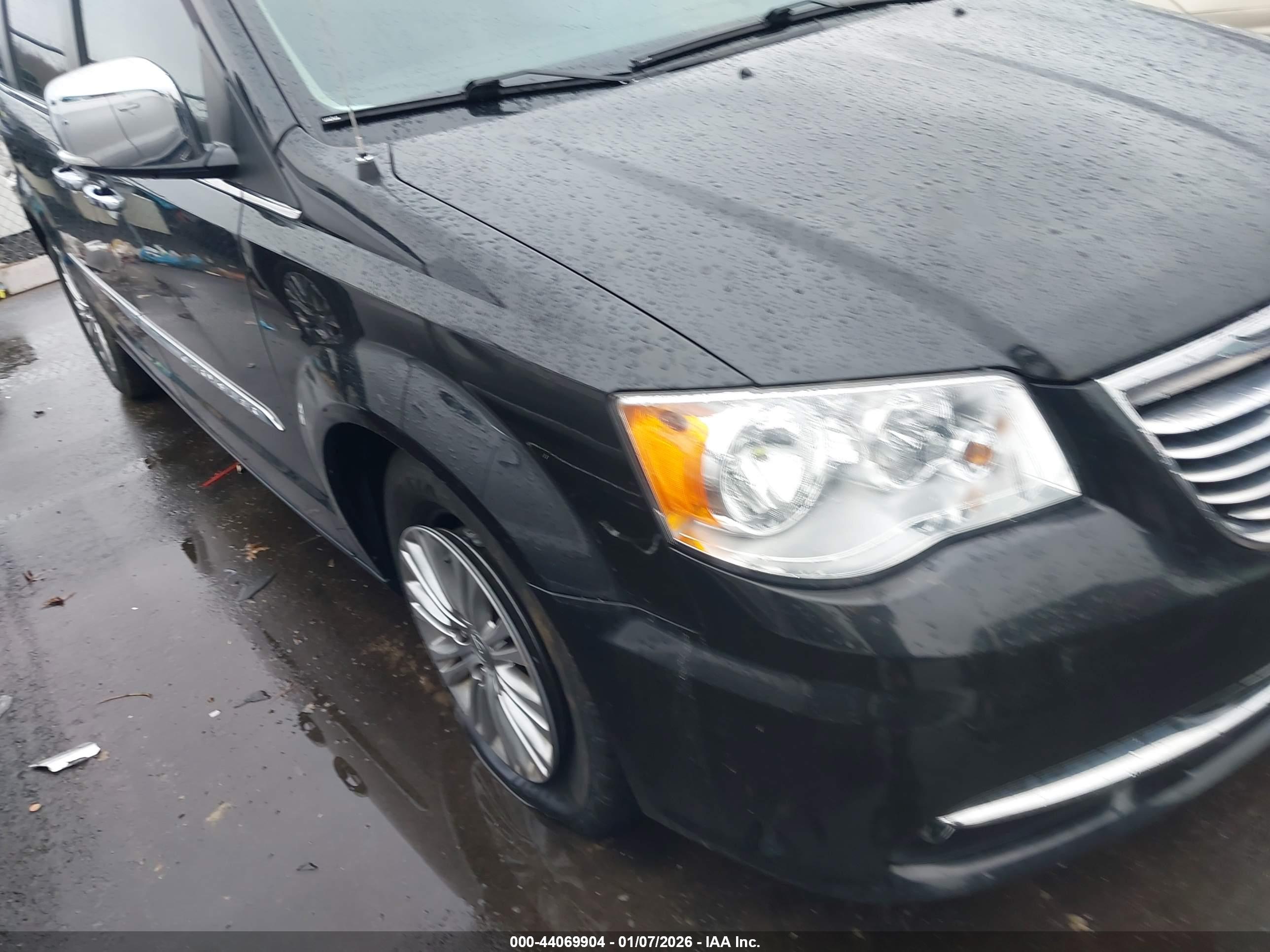 CHRYSLER TOWN image 6