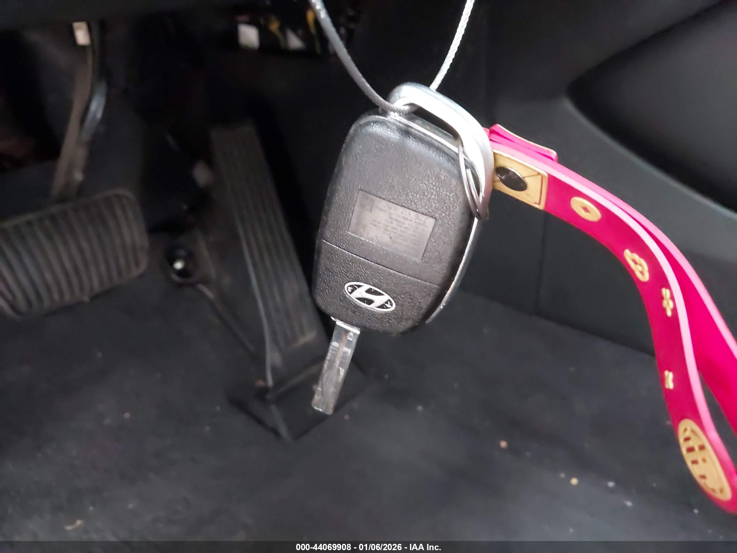HYUNDAI TUCSON image 11