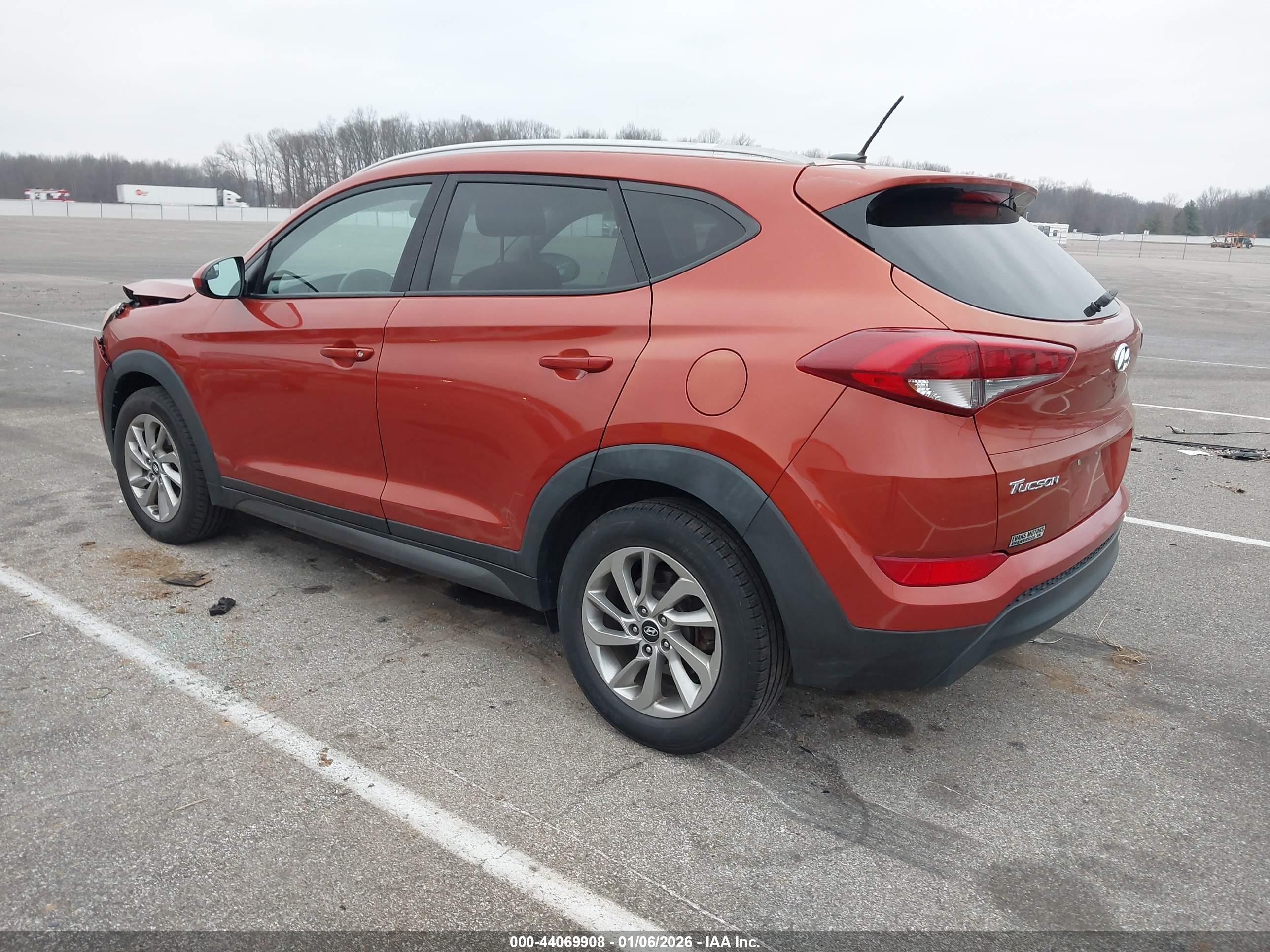 HYUNDAI TUCSON image 3