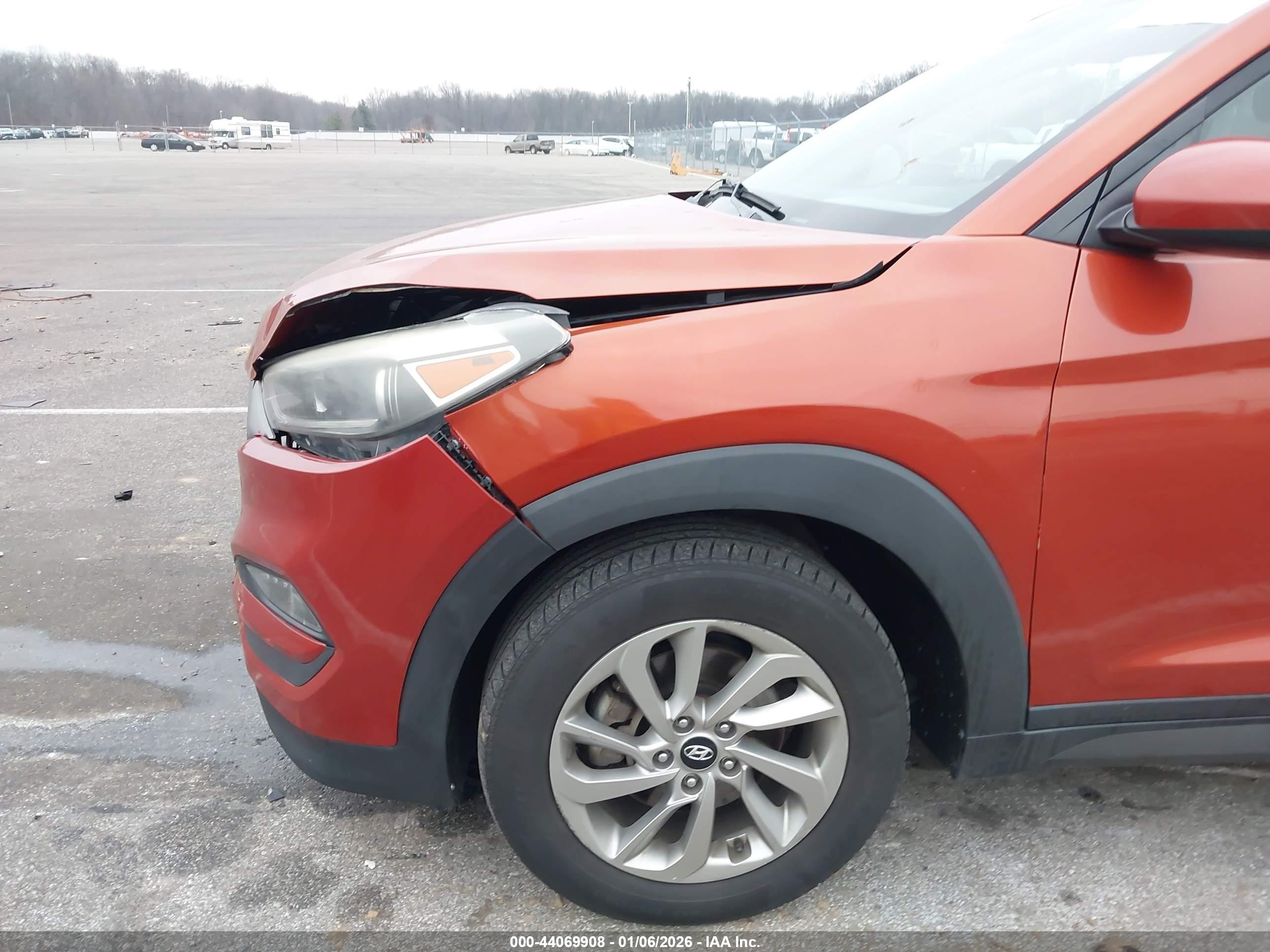 HYUNDAI TUCSON image 6