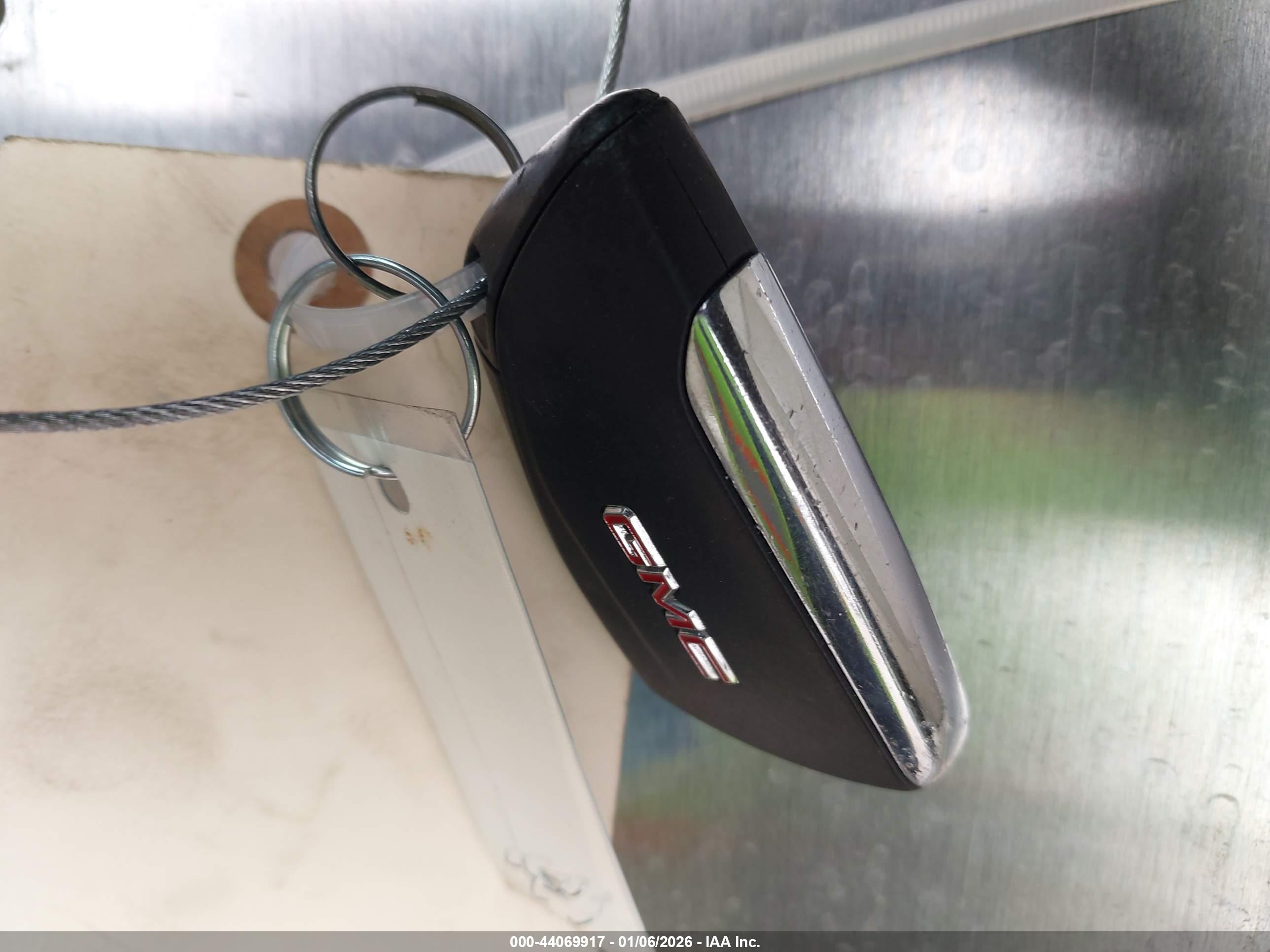 GMC YUKON image 11