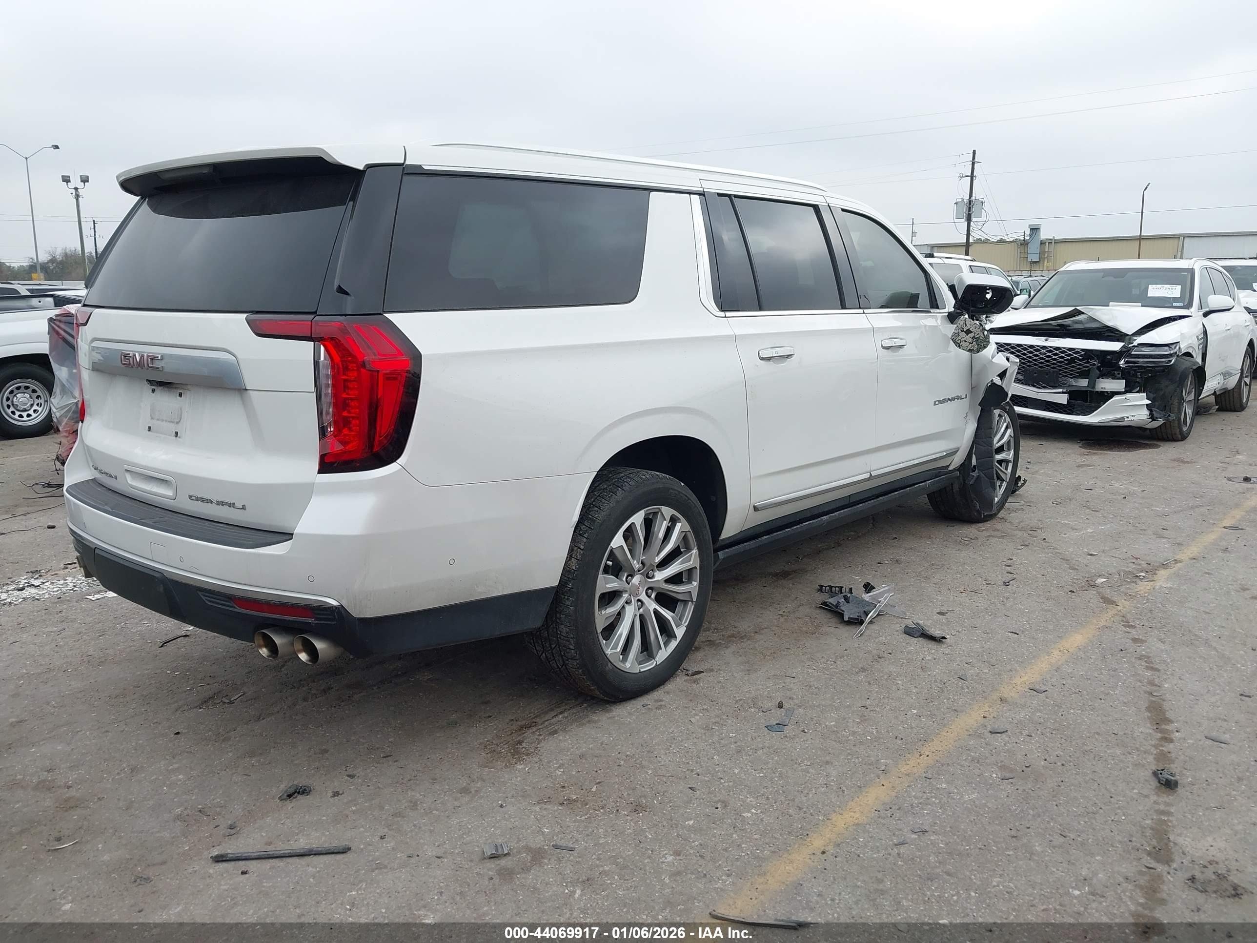 GMC YUKON image 4