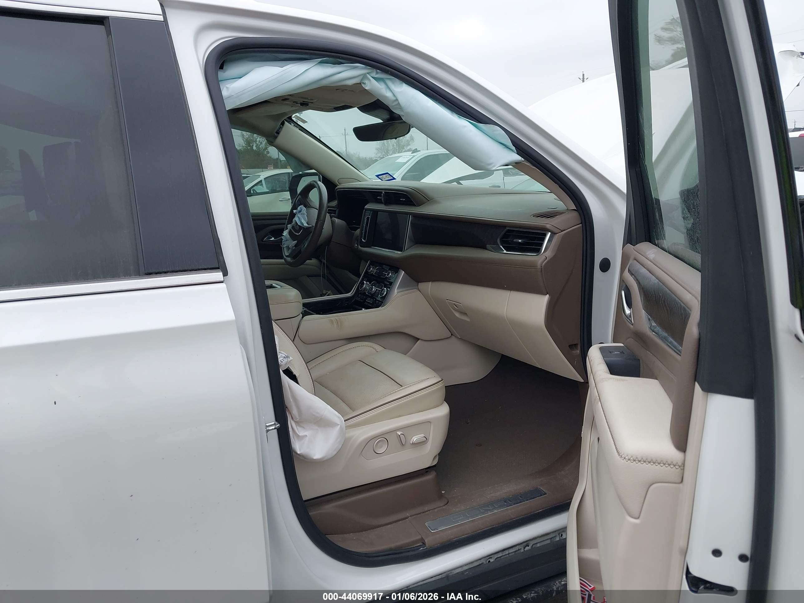 GMC YUKON image 5