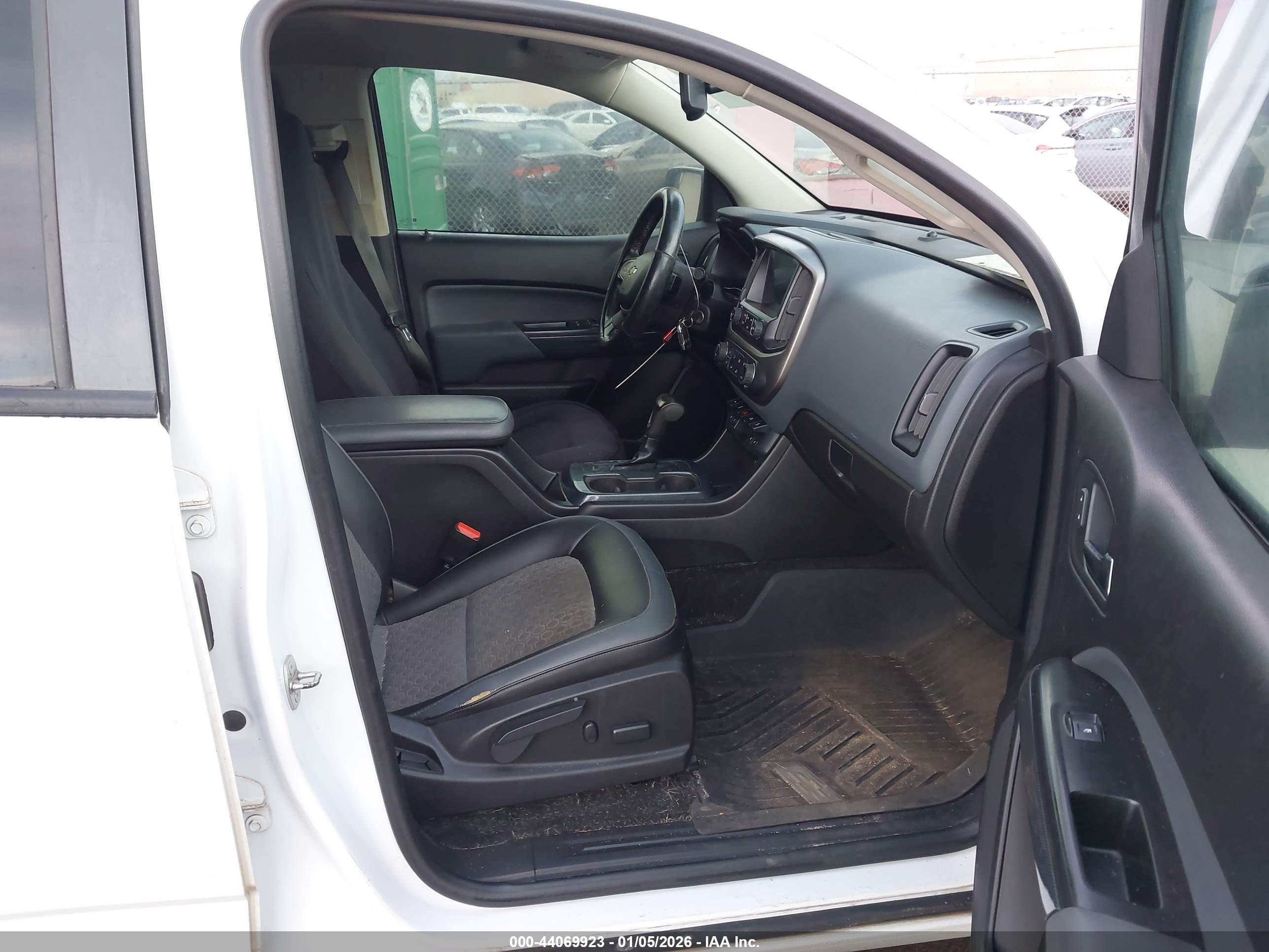 CHEVROLET COLORADO image 5