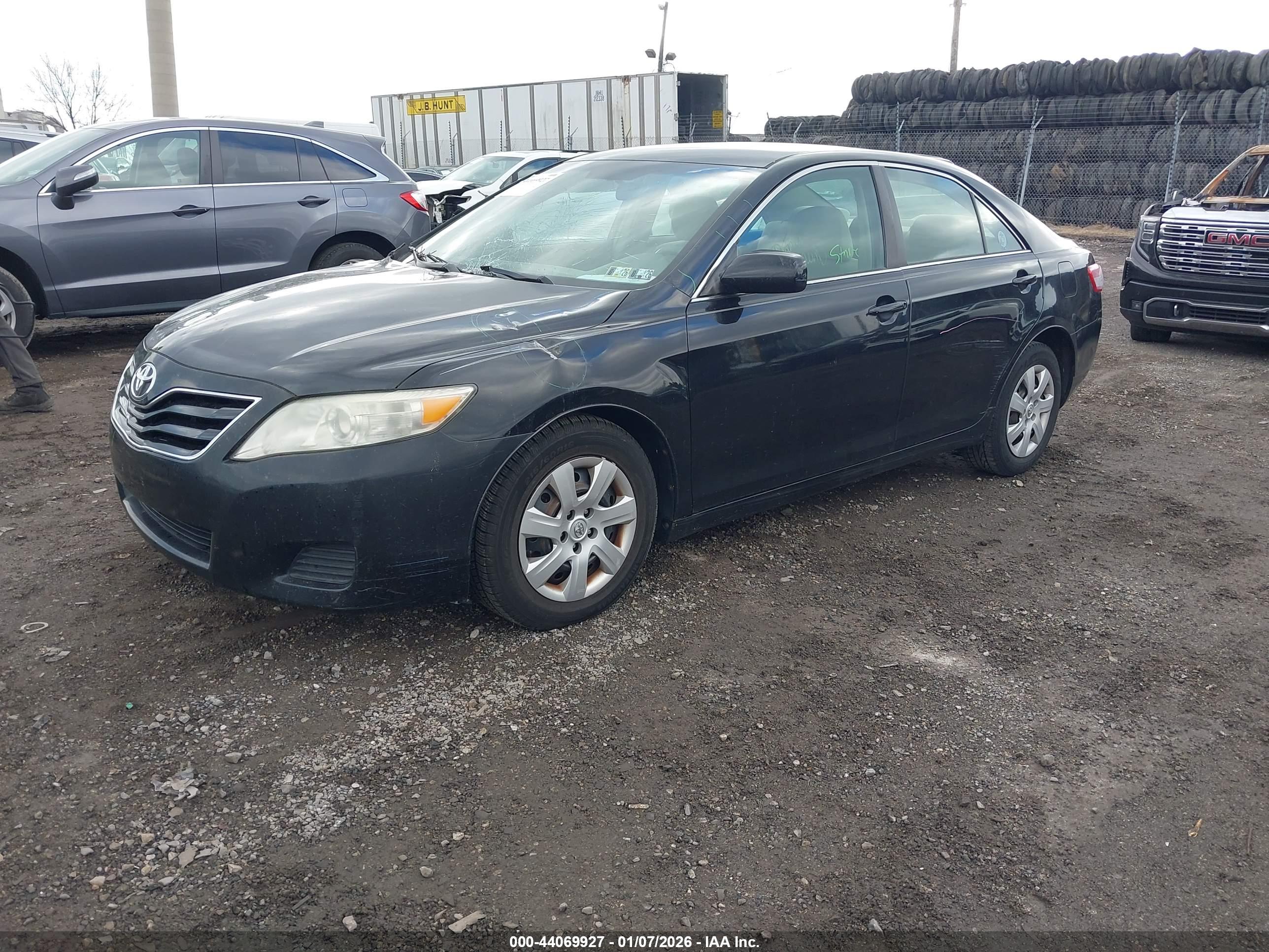 TOYOTA CAMRY image 2
