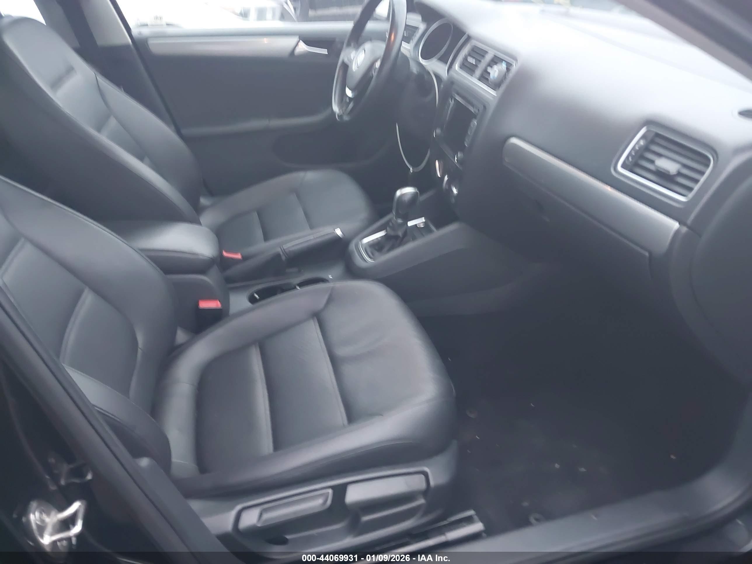 VOLKSWAGEN JETTA image 5