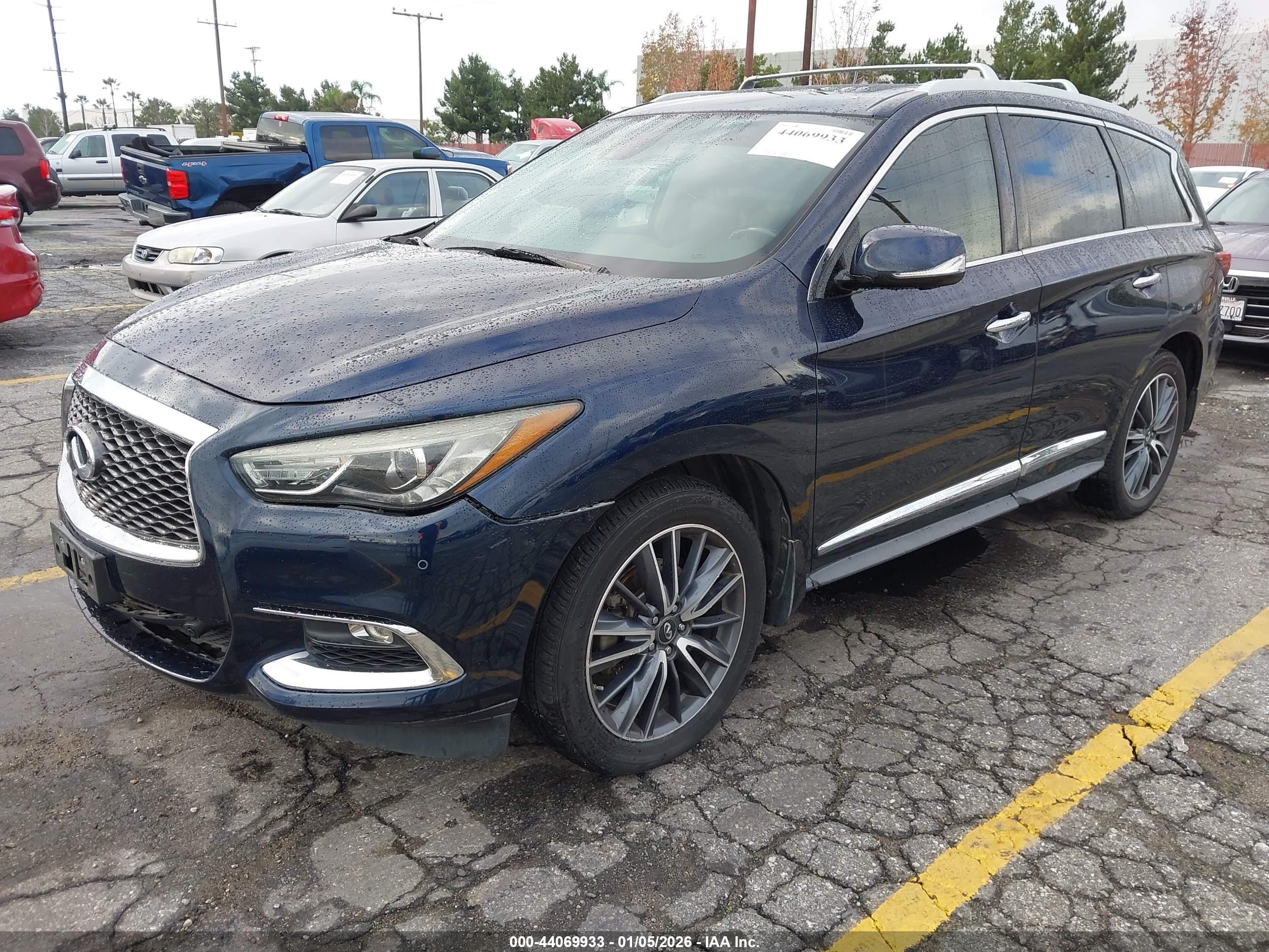 INFINITI QX60 image 2