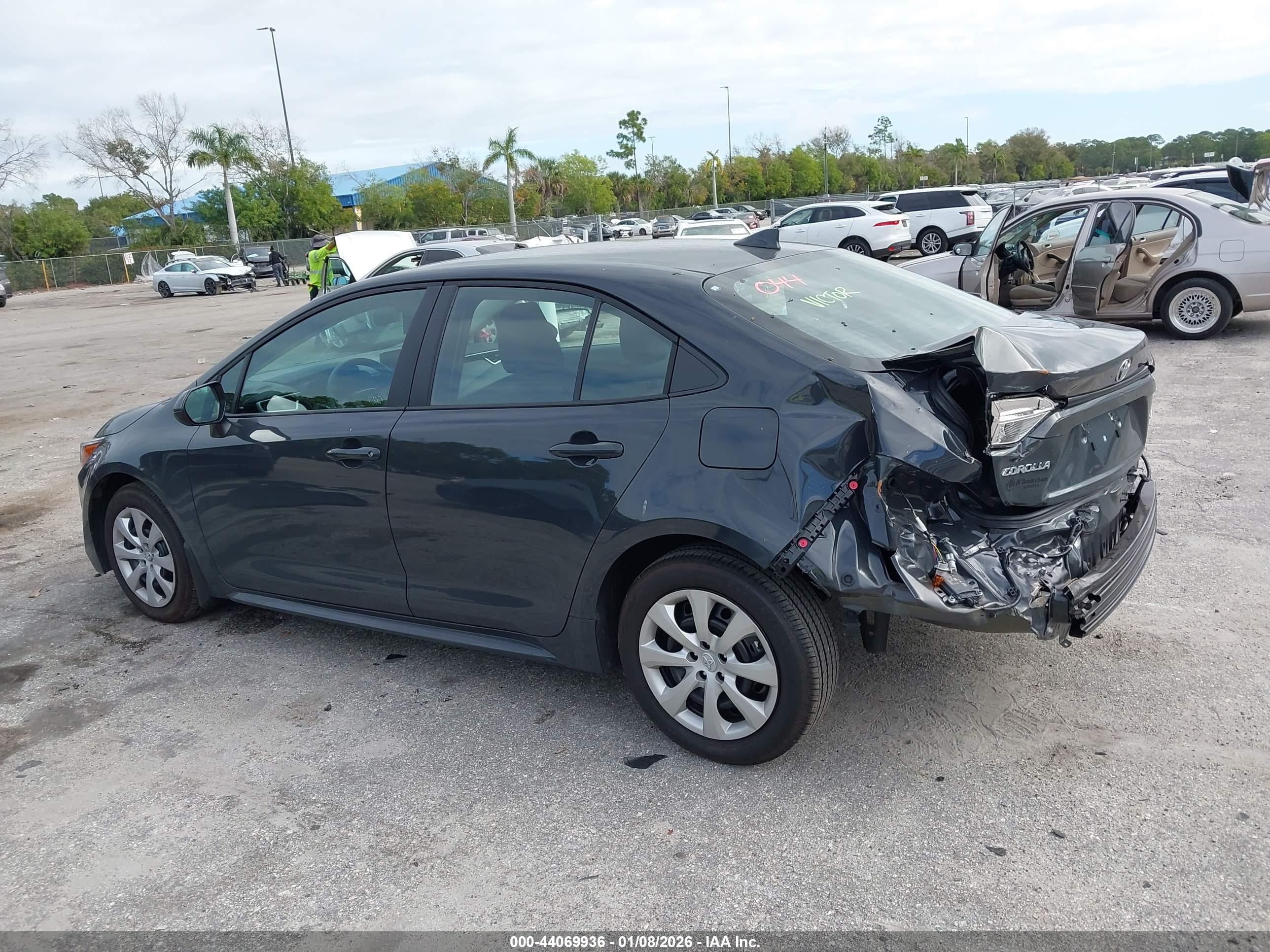 TOYOTA COROLLA image 3