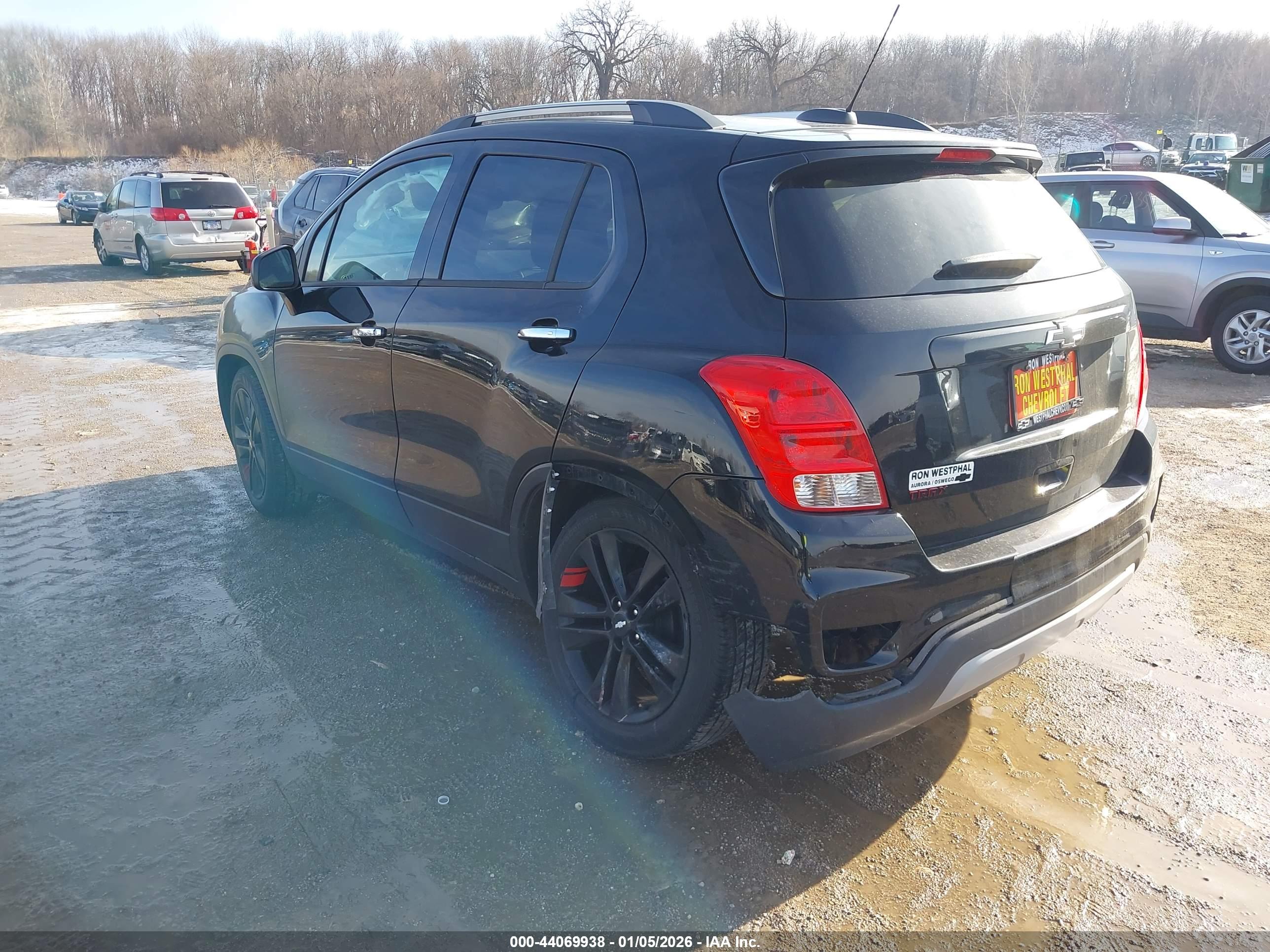 CHEVROLET TRAX image 3