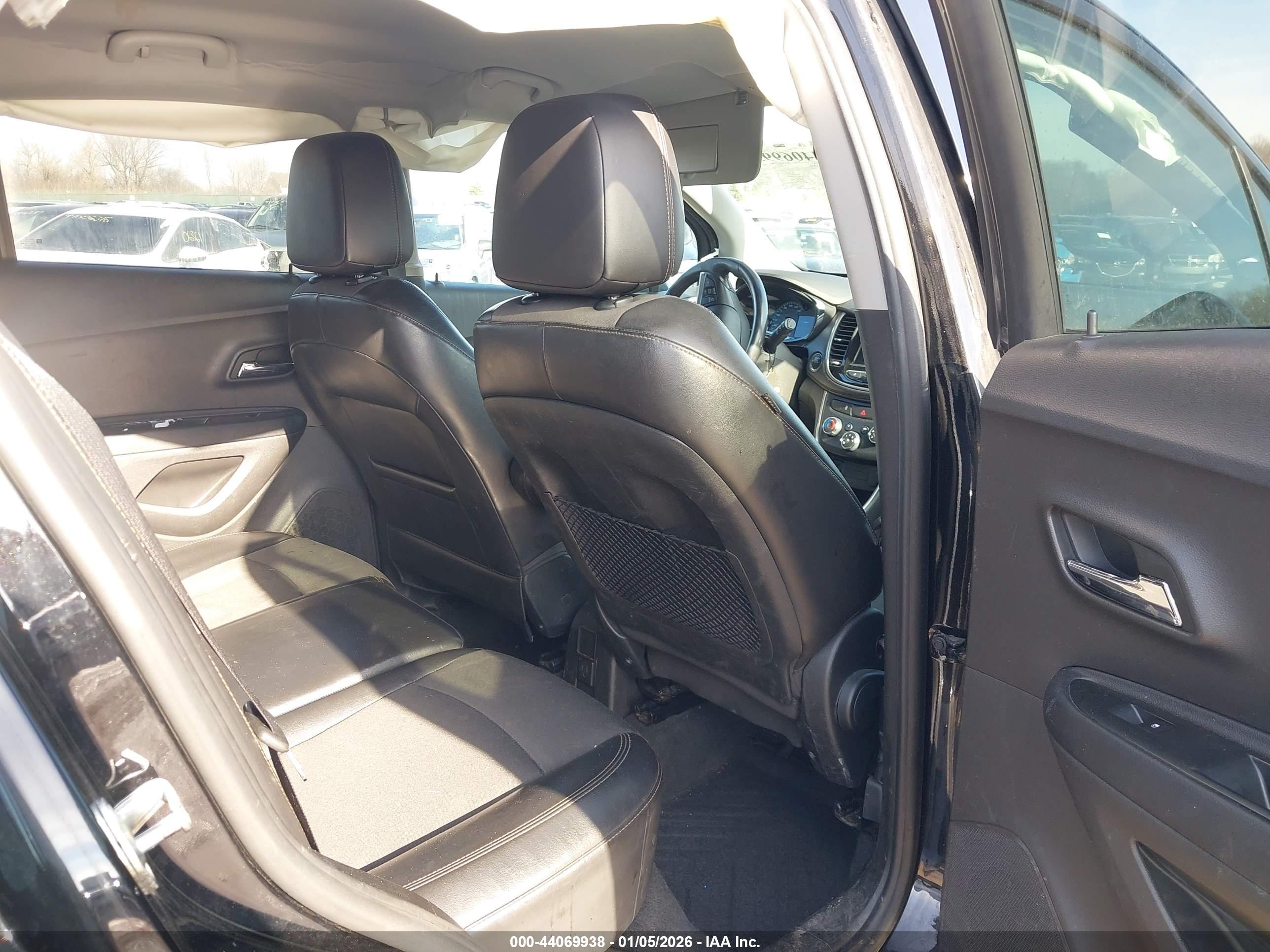 CHEVROLET TRAX image 8