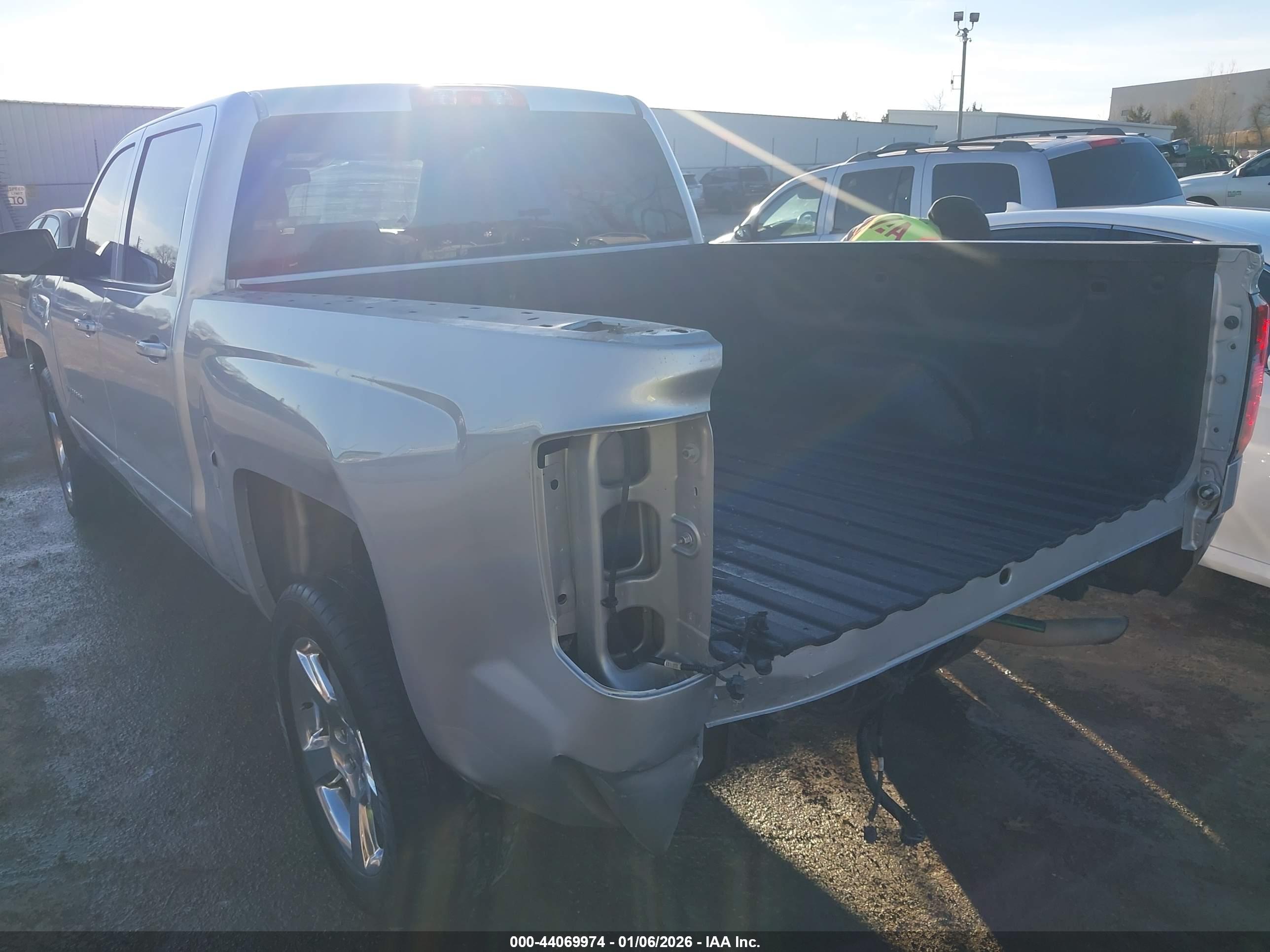 CHEVROLET SILVERADO image 3