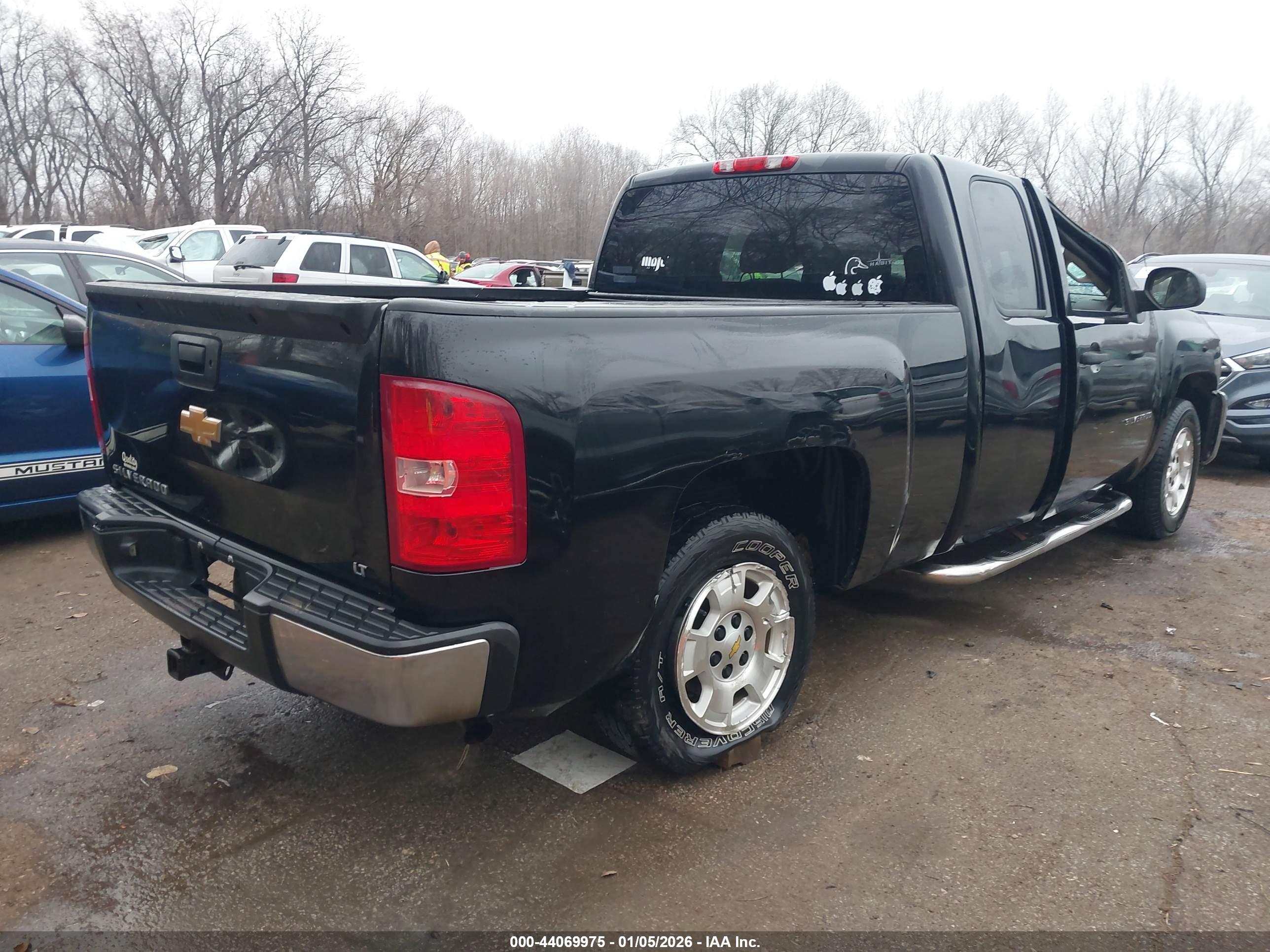 CHEVROLET SILVERADO image 4