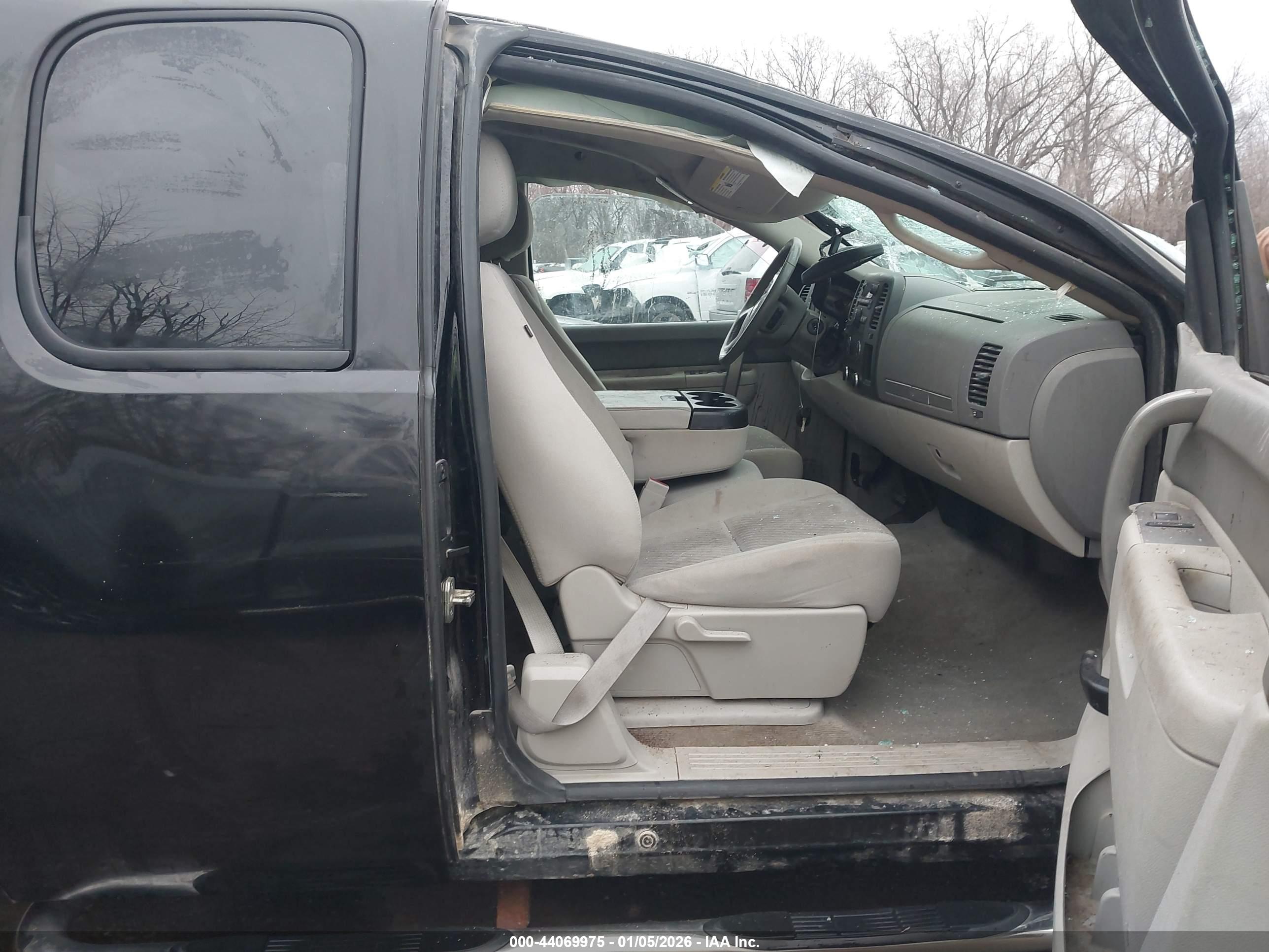 CHEVROLET SILVERADO image 5