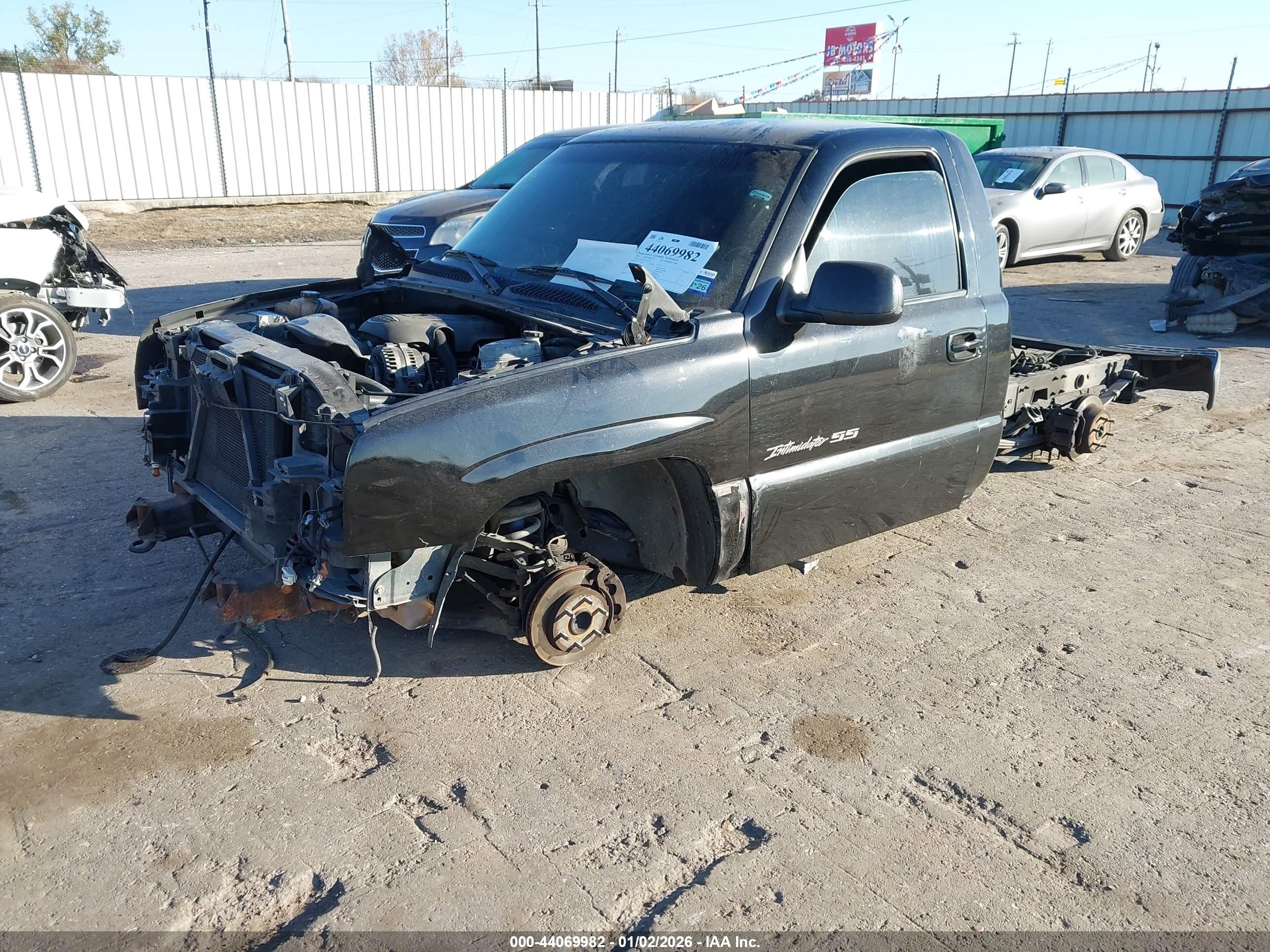 CHEVROLET SILVERADO image 2