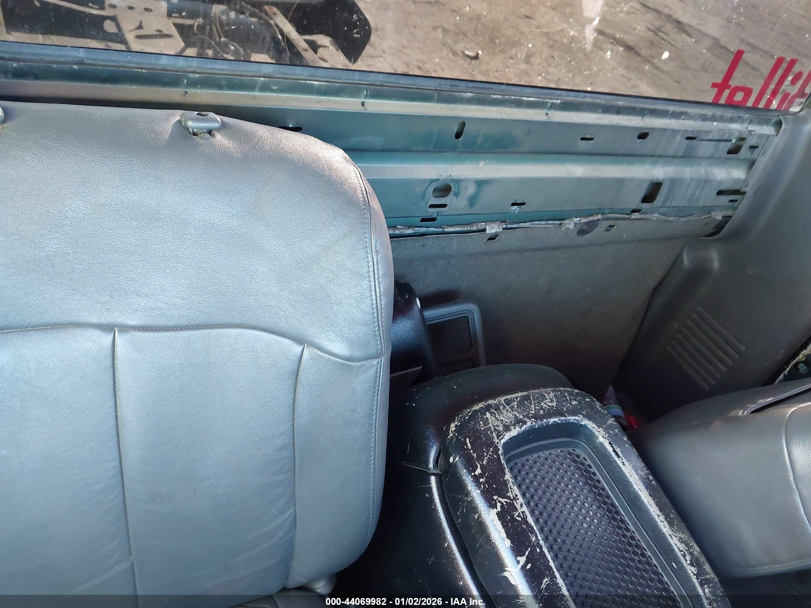 CHEVROLET SILVERADO image 8
