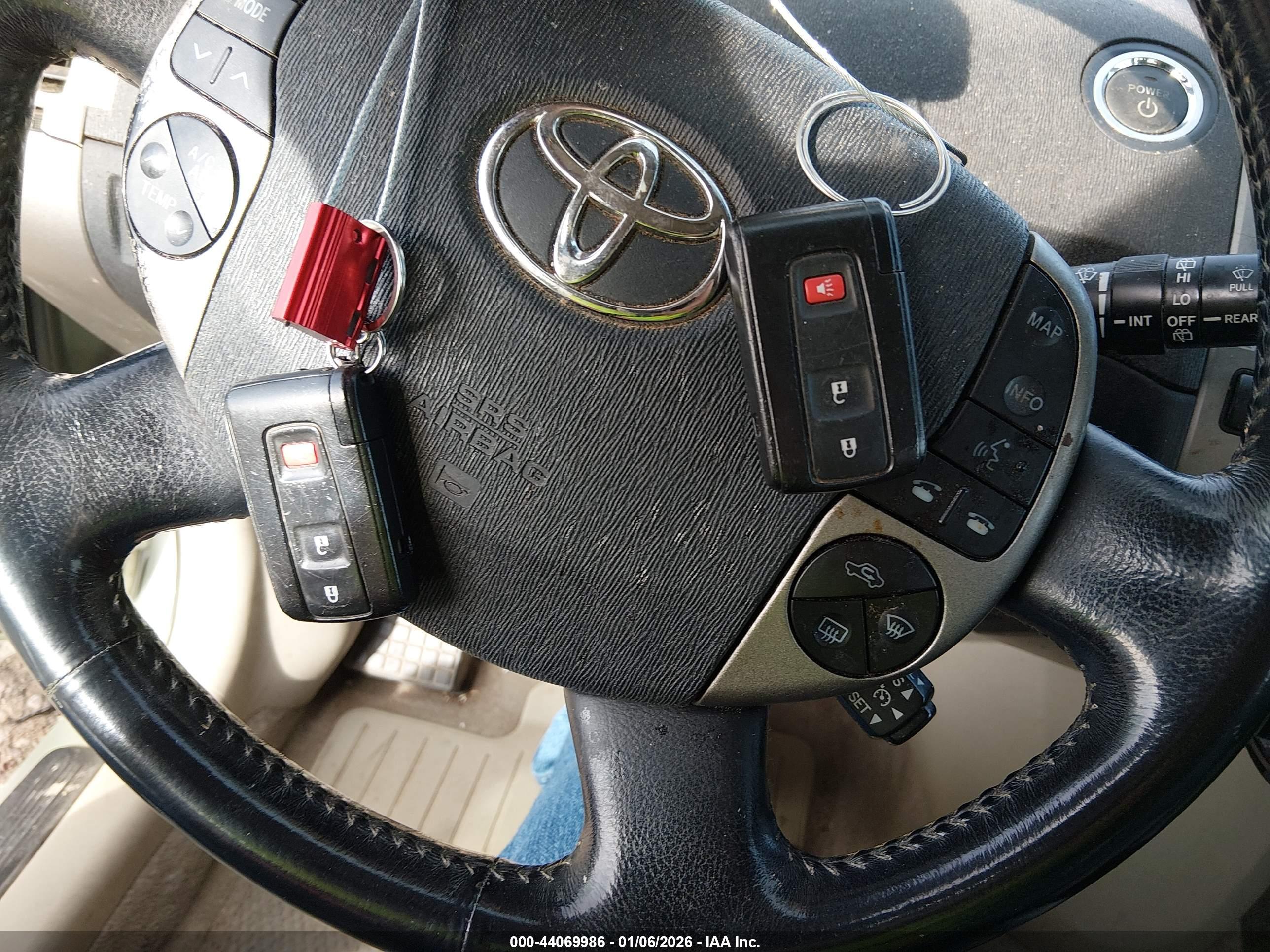 TOYOTA PRIUS image 11