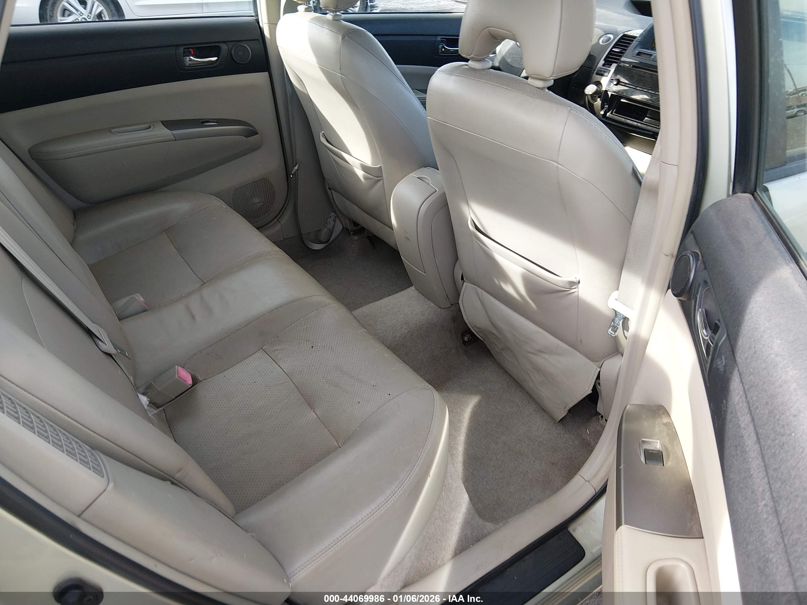 TOYOTA PRIUS image 8