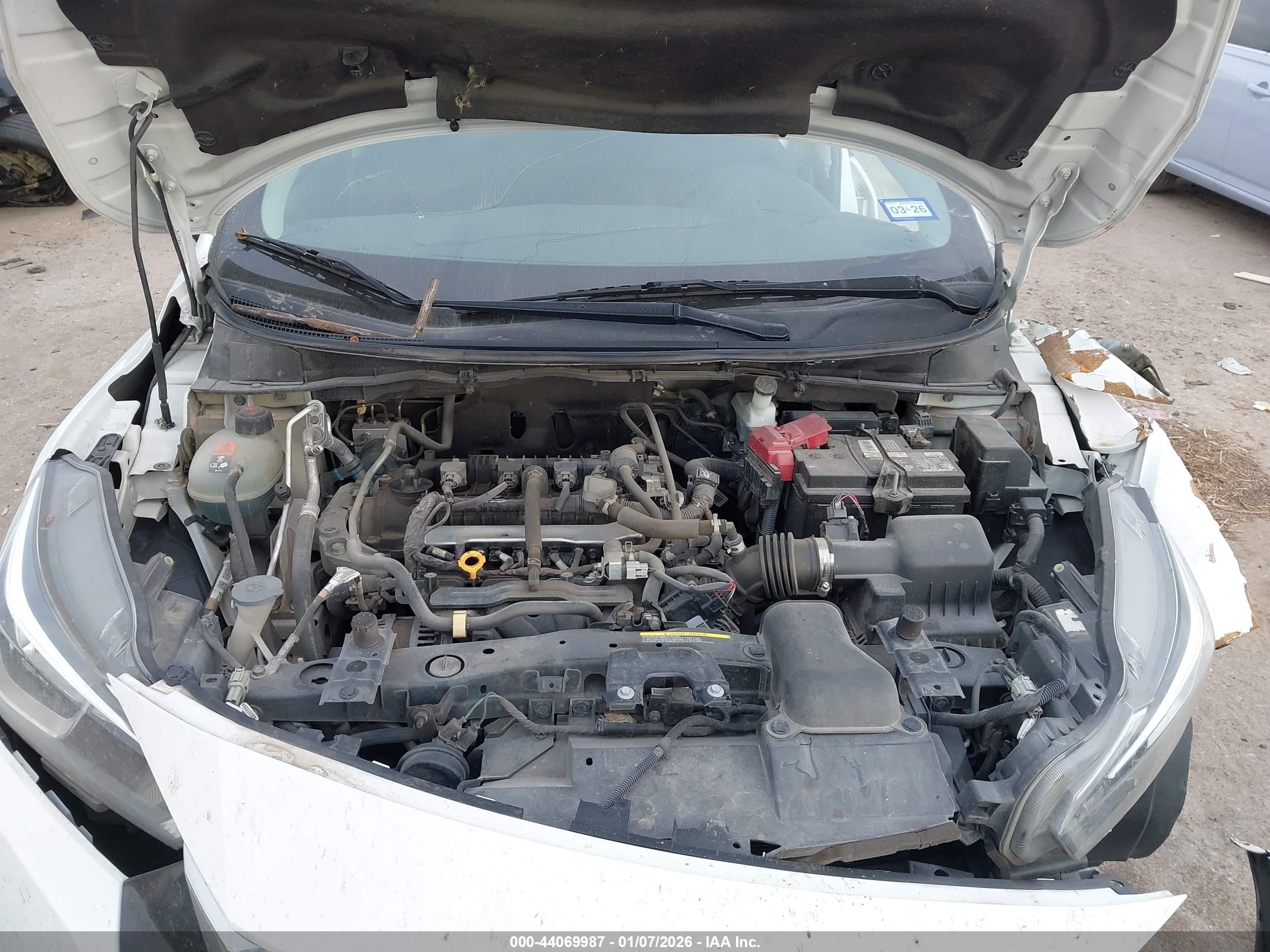 NISSAN VERSA image 10