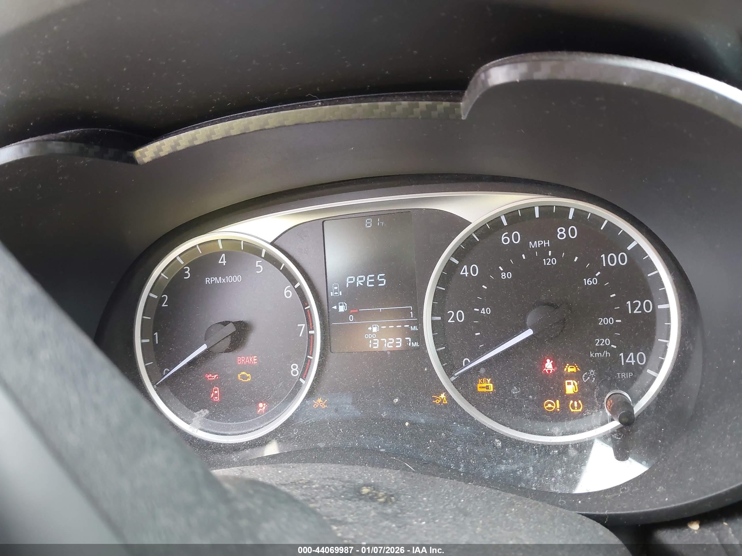 NISSAN VERSA image 7