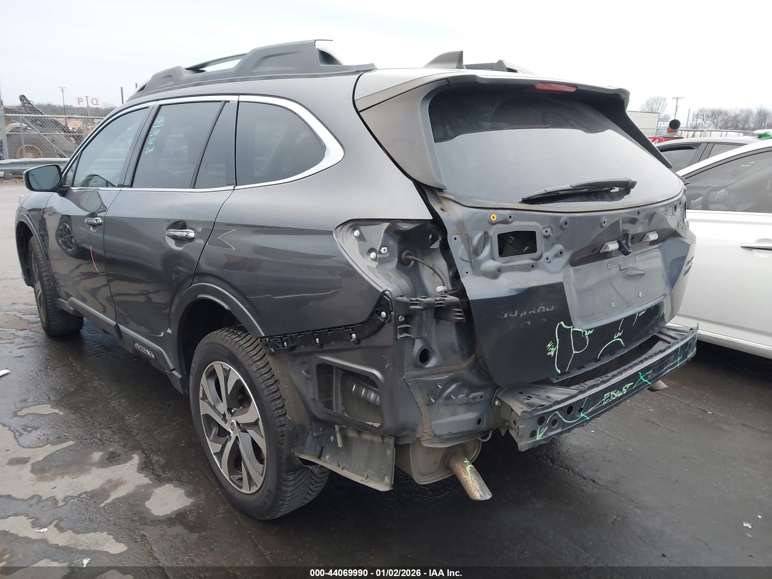 SUBARU OUTBACK image 3