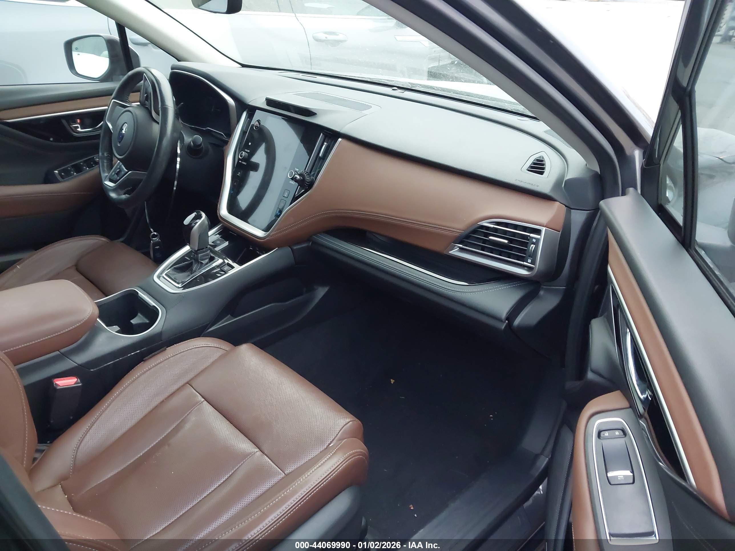 SUBARU OUTBACK image 5