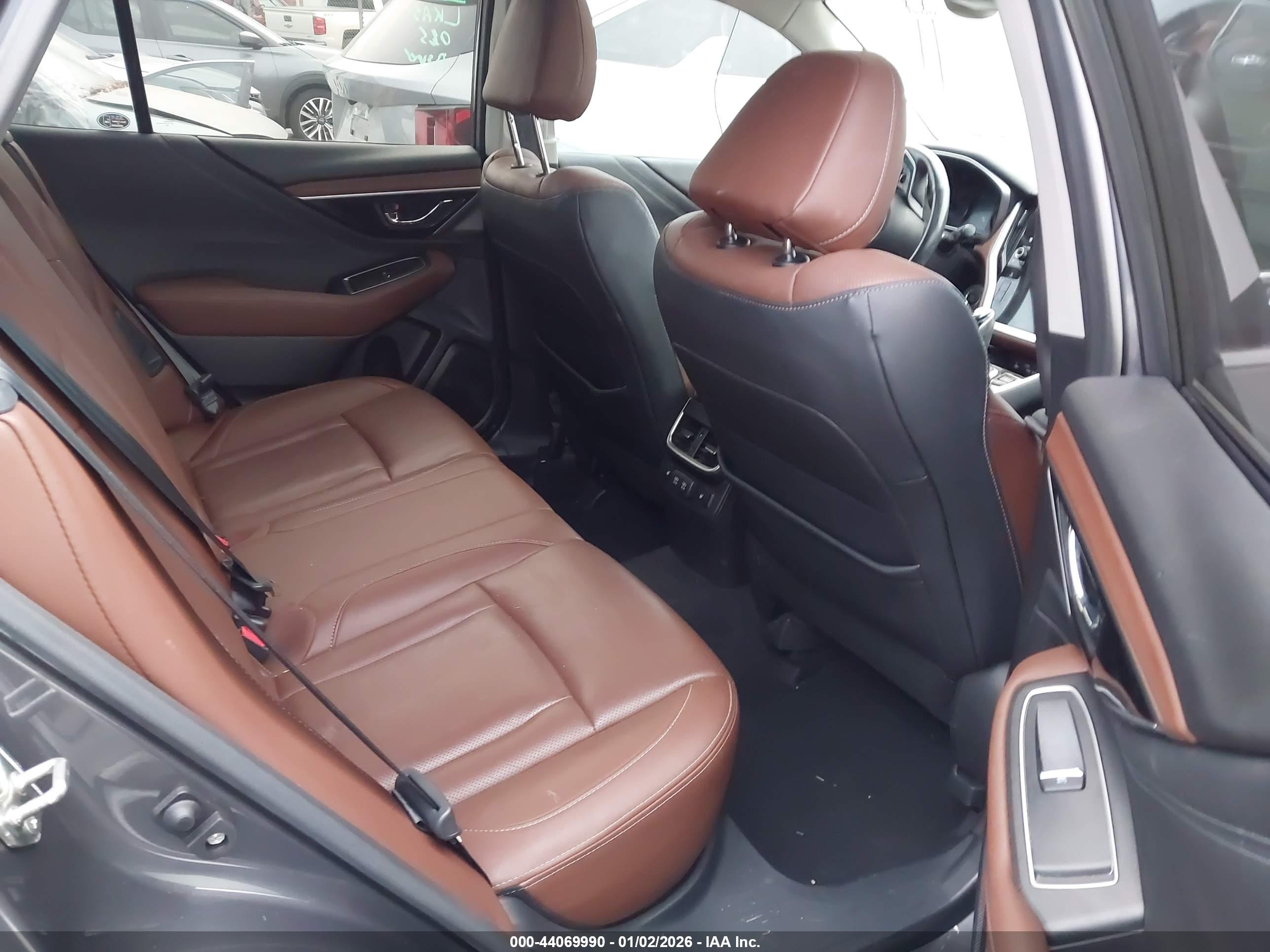 SUBARU OUTBACK image 8