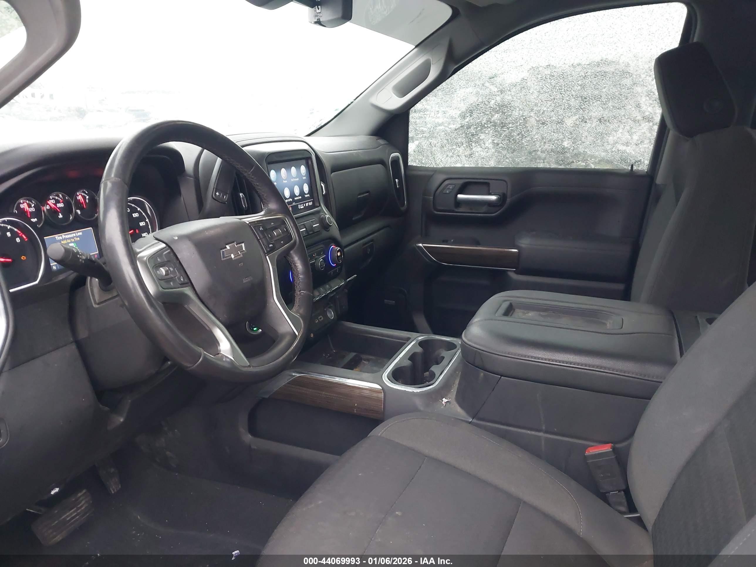 CHEVROLET SILVERADO image 5